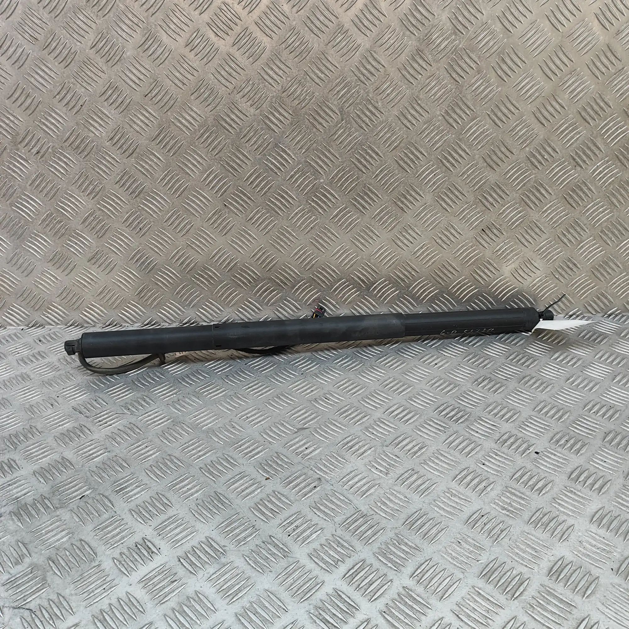 Porsche Cayenne Right Side Tailgate Gas Strut Right Side Tailgate Gas Strut — PORSCHE CAYENNE...