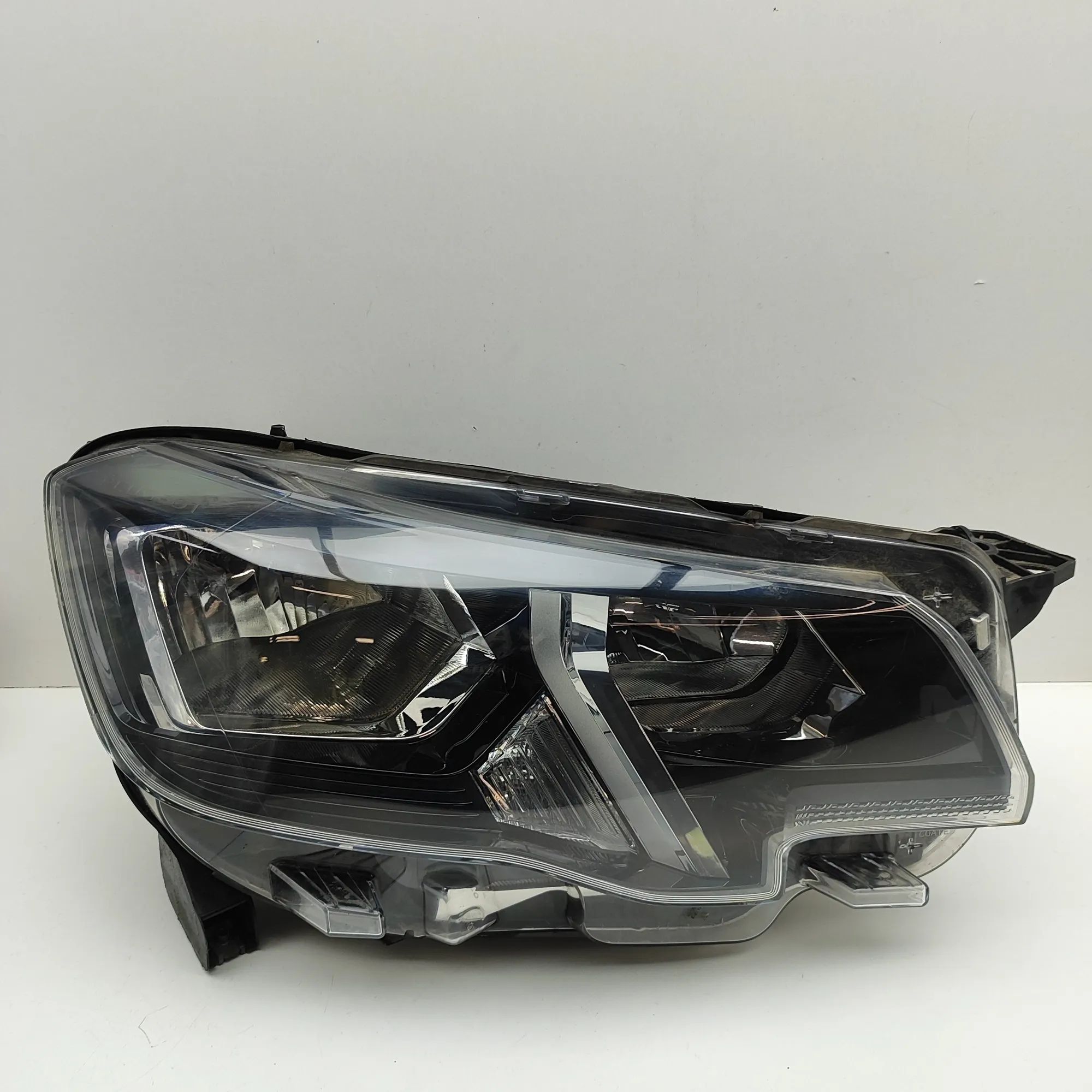 Peugeot Partner / Rifter Front Right Headlight Front Right Headlight — PEUGEOT PARTNER (Van) (...