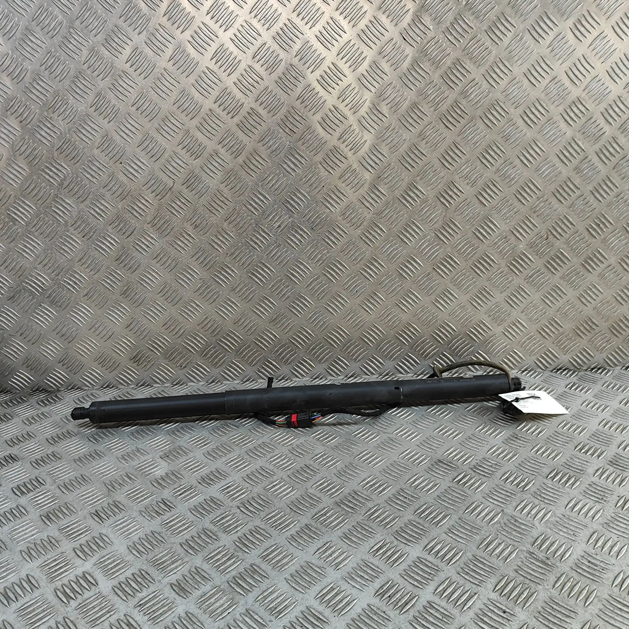 Porsche Cayenne Right Side Tailgate Gas Strut Right Side Tailgate Gas Strut — PORSCHE CAYENNE...