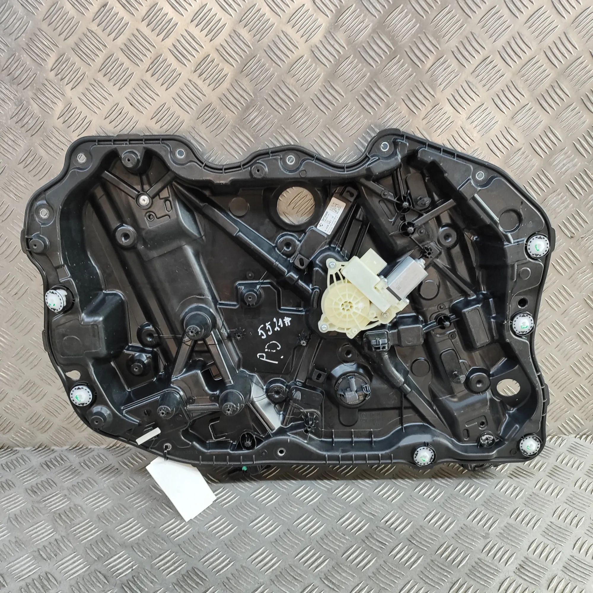 BMW 5 / i5 (G60 / G61) Front Left Door Window Regulator Front Left Door Window Regulator — BMW 5 SERIES...