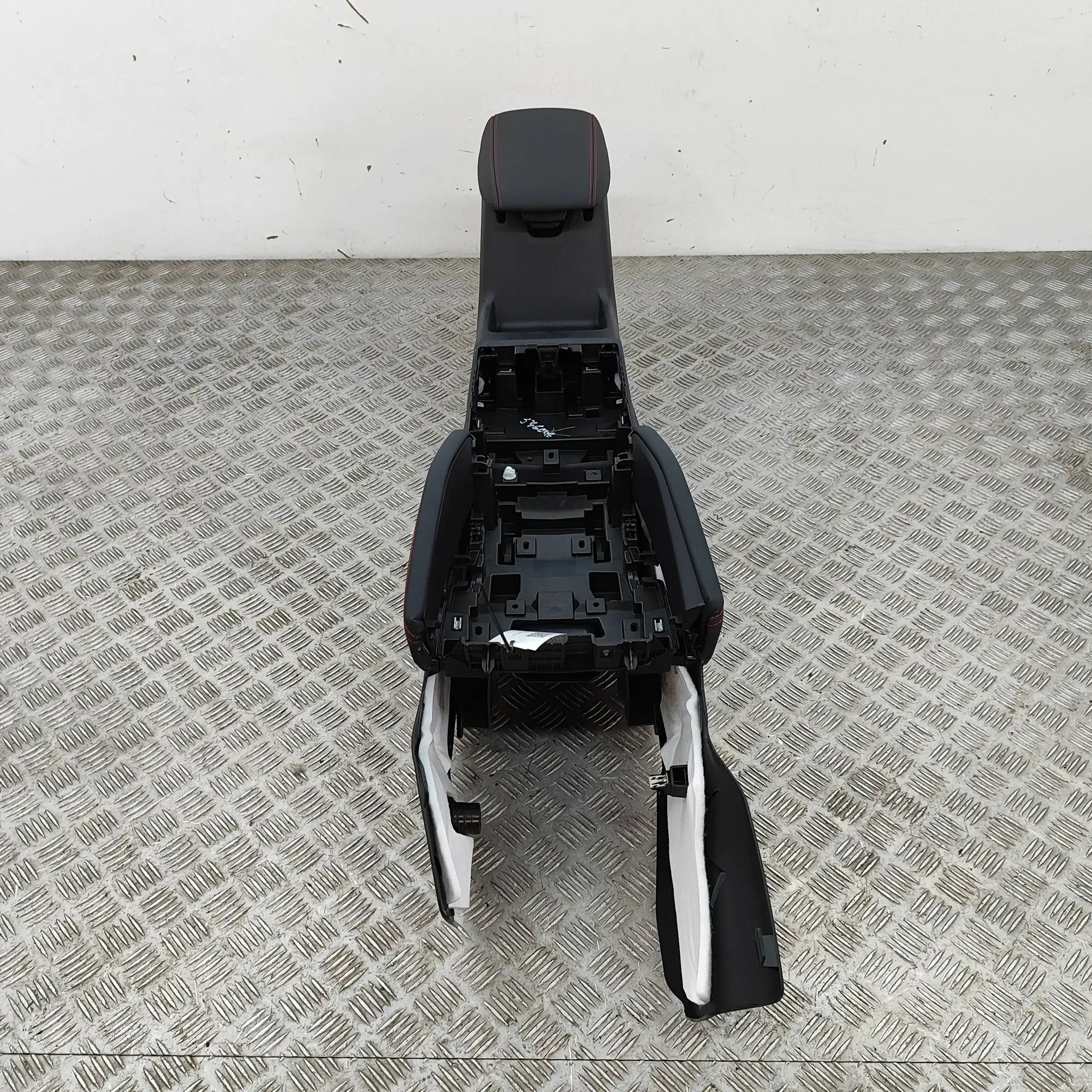 Ford Kuga center console center Console — FORD KUGA (III DFK) (2019-...)...