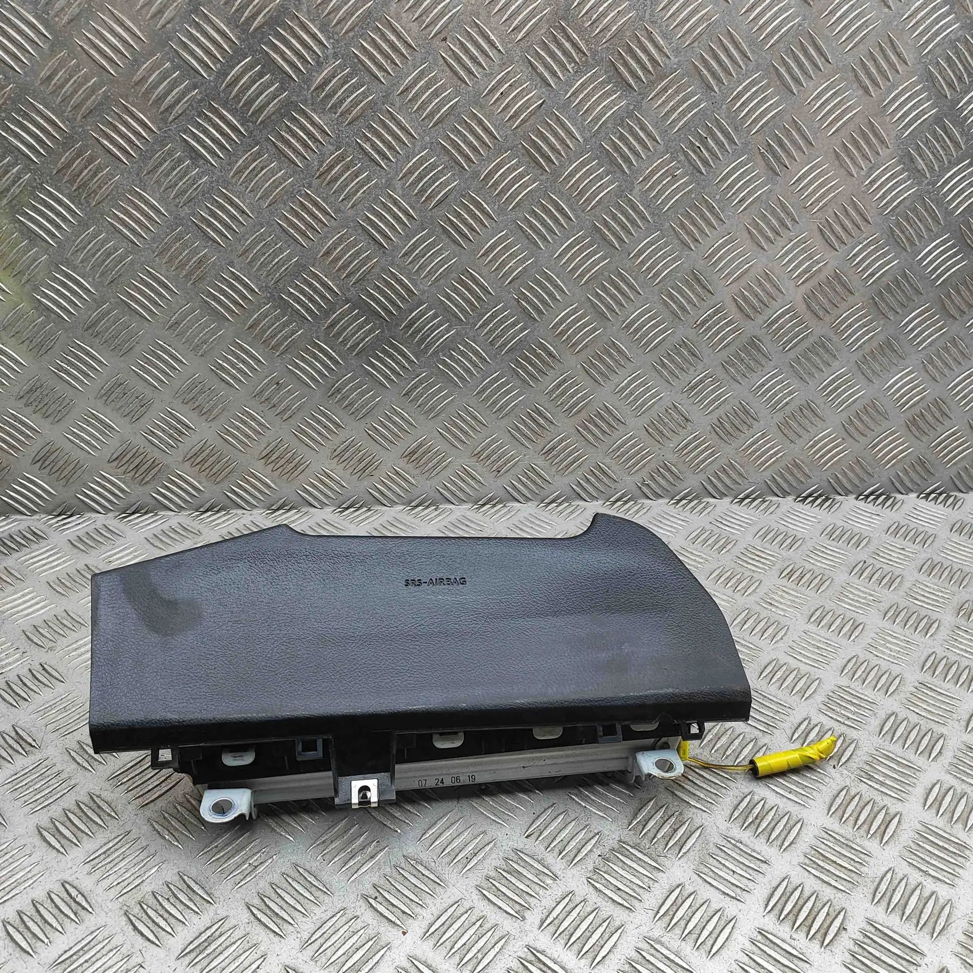 Toyota Hilux Knee Safety Bag SRS Knee Safety Bag SRS — TOYOTA HILUX (VIII Pick-u...