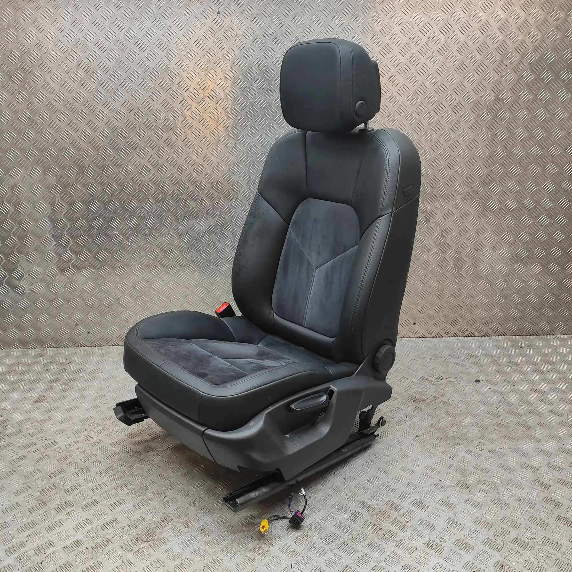 Porsche Macan Front Left Seat Front left seat — PORSCHE MACAN (95B) (2014-......