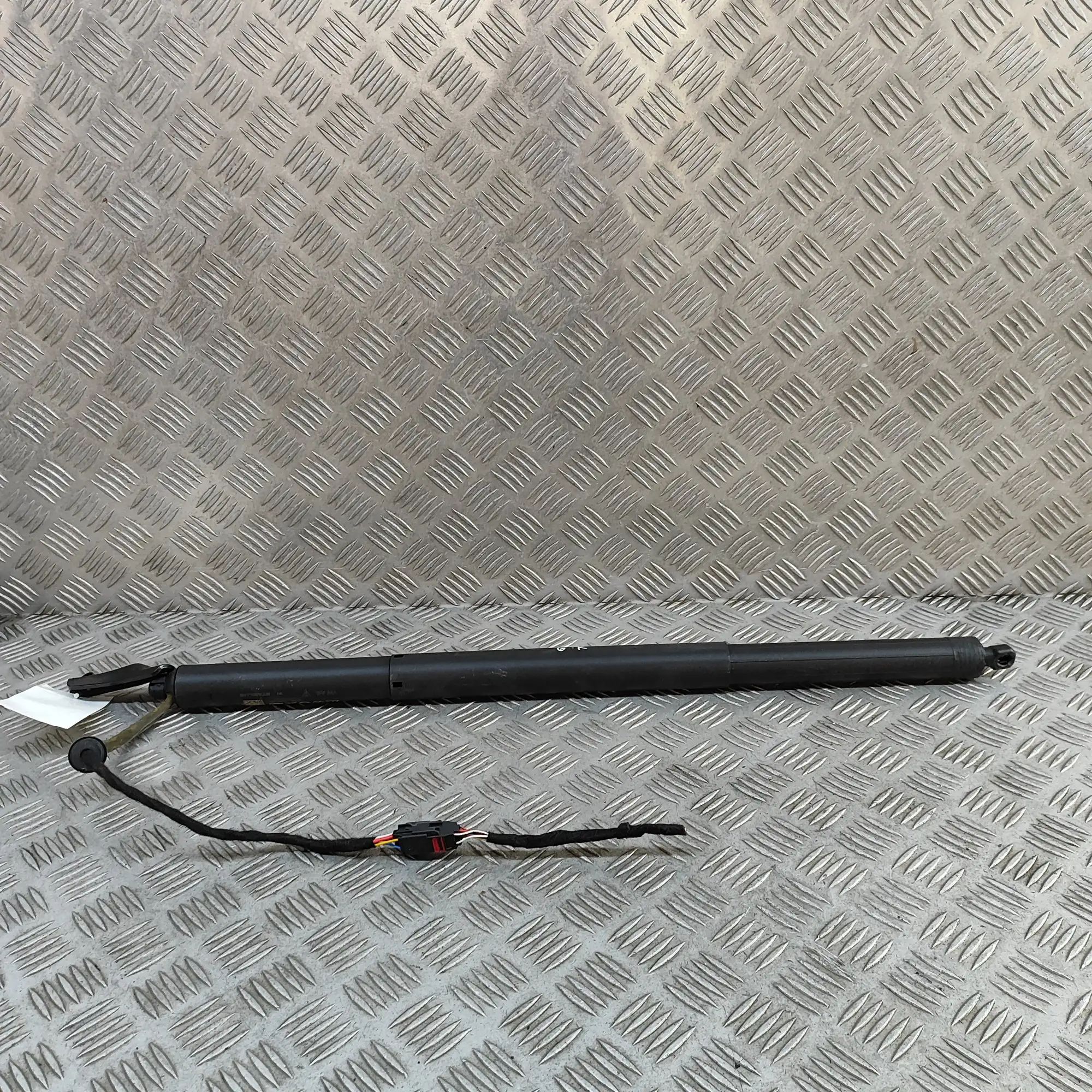 Porsche Cayenne Left Side Tailgate Gas Strut Left Side Tailgate Gas Strut — PORSCHE CAYENNE ...