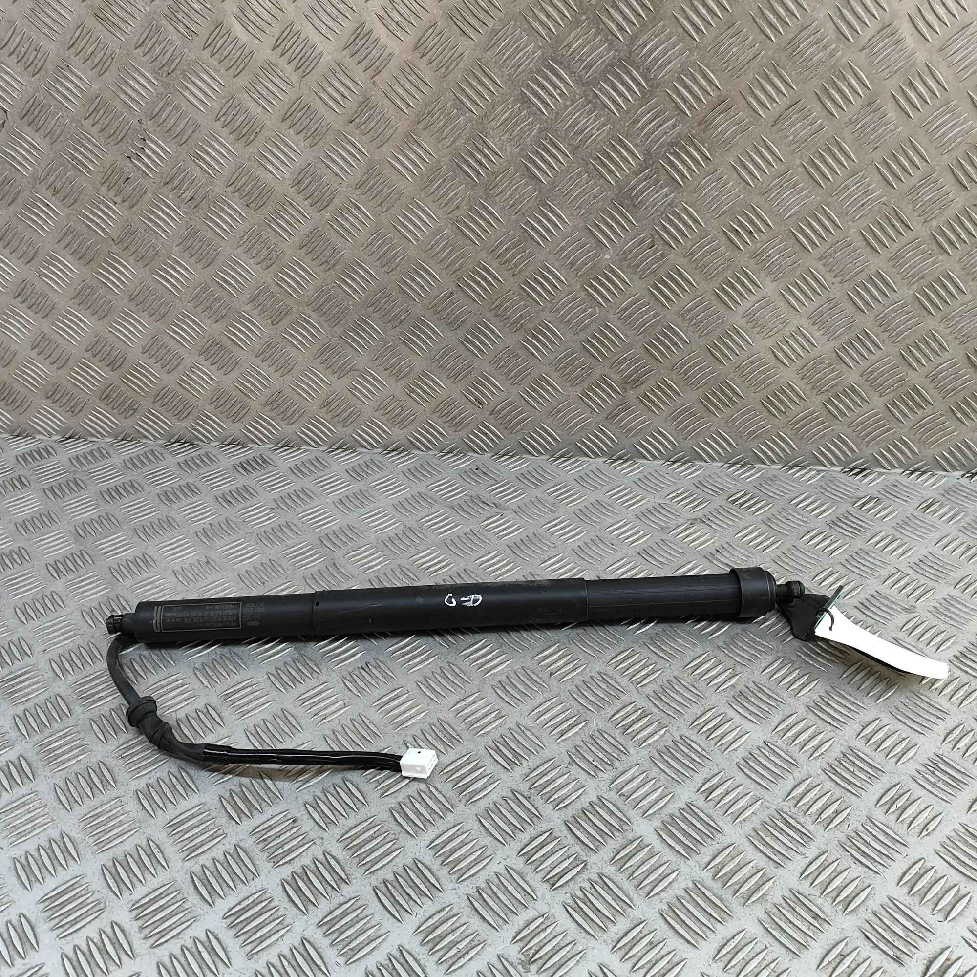 Toyota Yaris Right Side Tailgate Gas Strut Right Side Tailgate Gas Strut — TOYOTA YARIS (C...