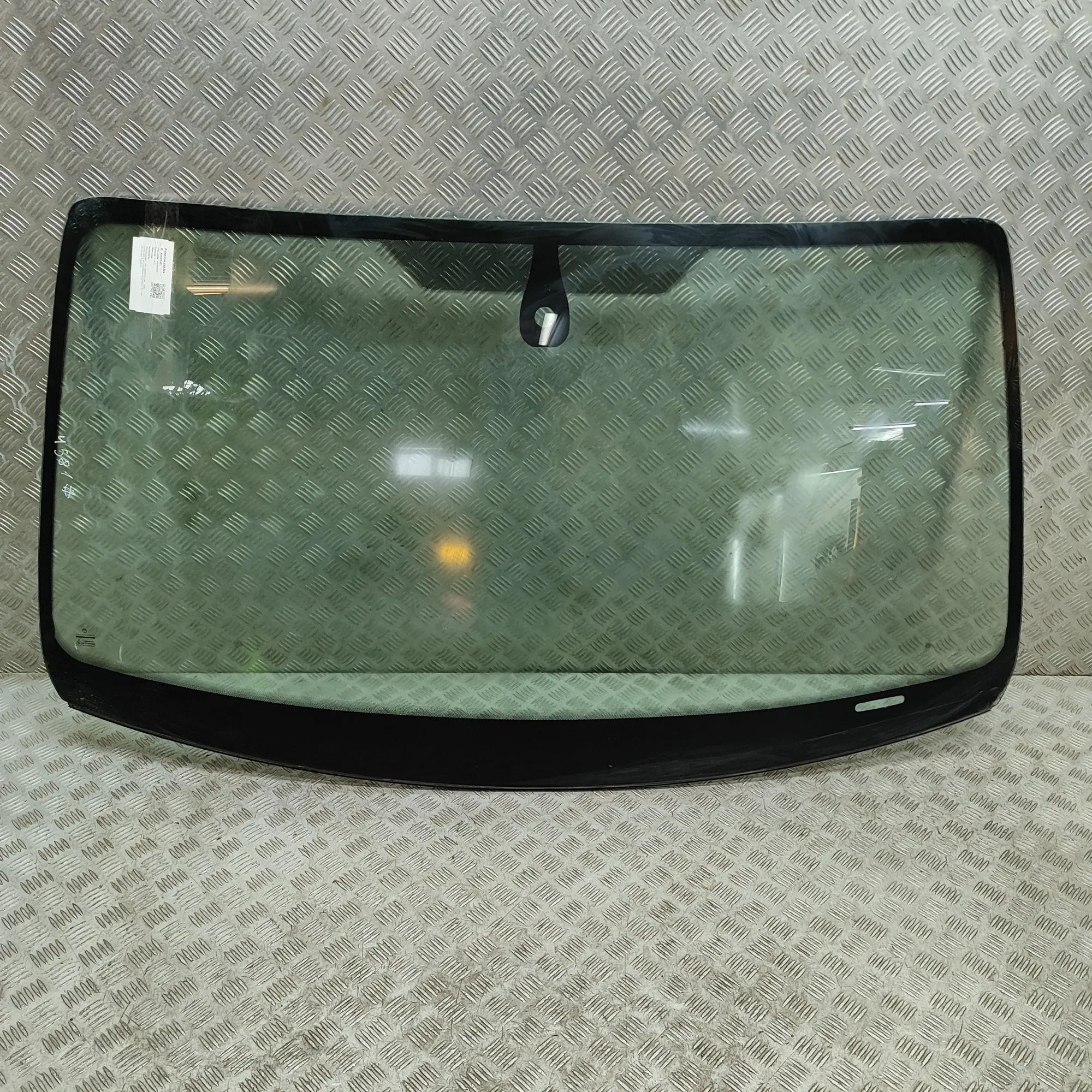 Volkswagen Amarok Front Windshield Front Windshield — VW AMAROK (2H_, S1B) (2010-2...