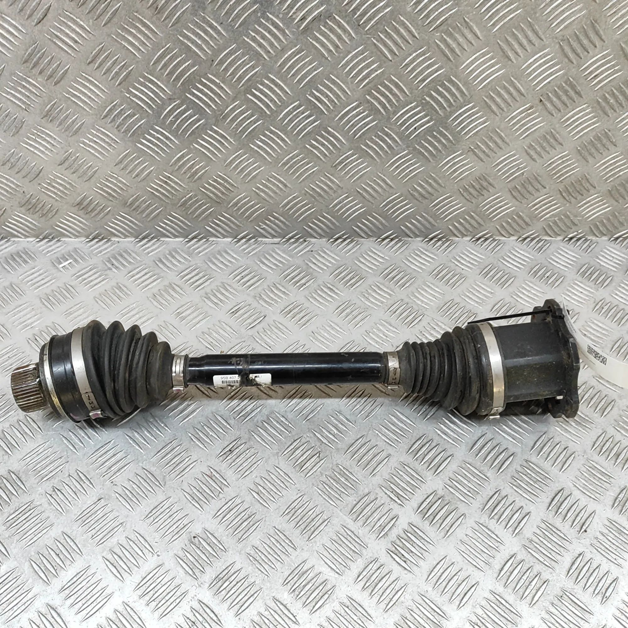 Porsche Macan Front Left Driveshaft Front Left Driveshaft — PORSCHE MACAN (95B) (20...