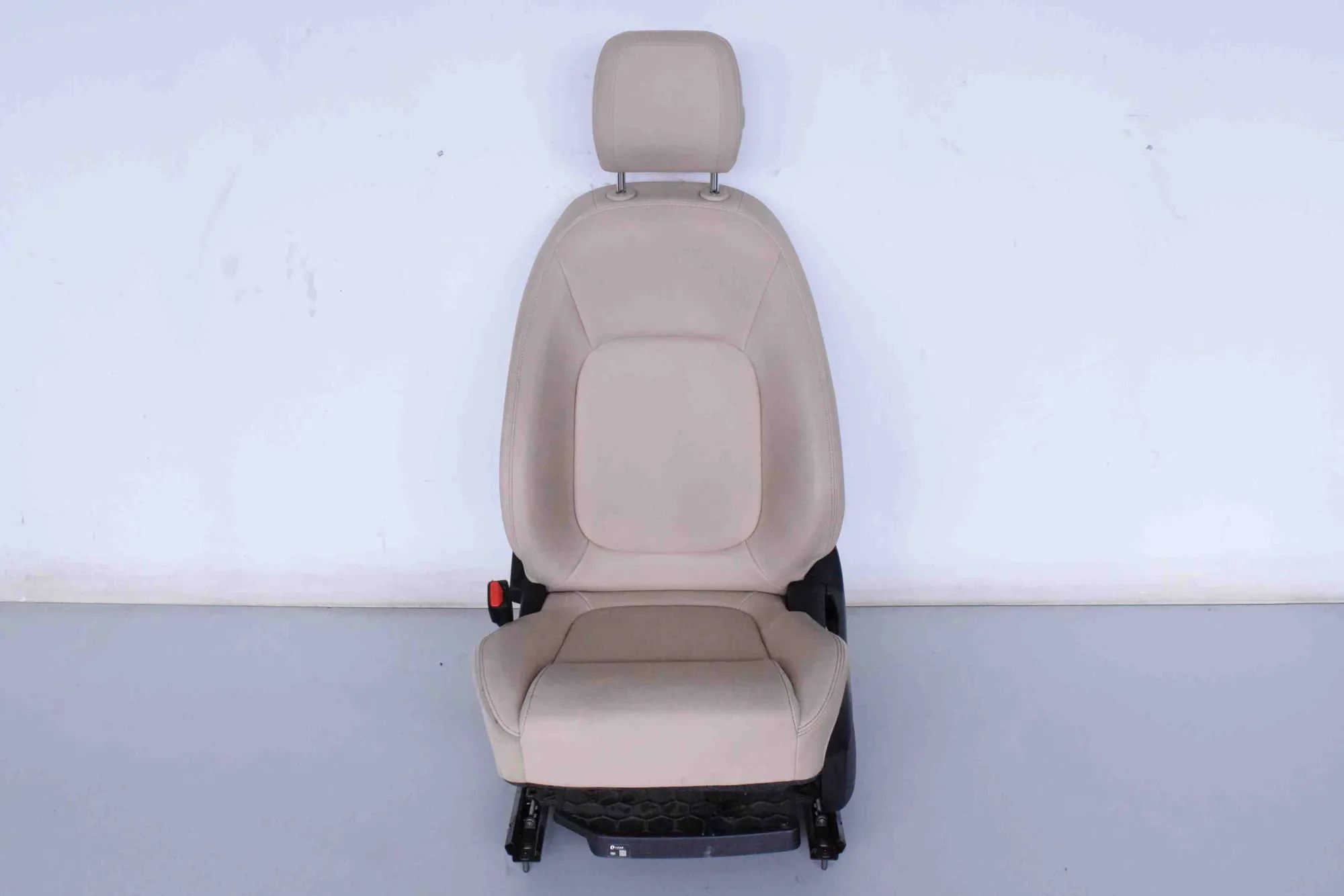 Jaguar F-Pace Front Left Seat Front left seat — JAGUAR F-PACE (X761) (2015-.....