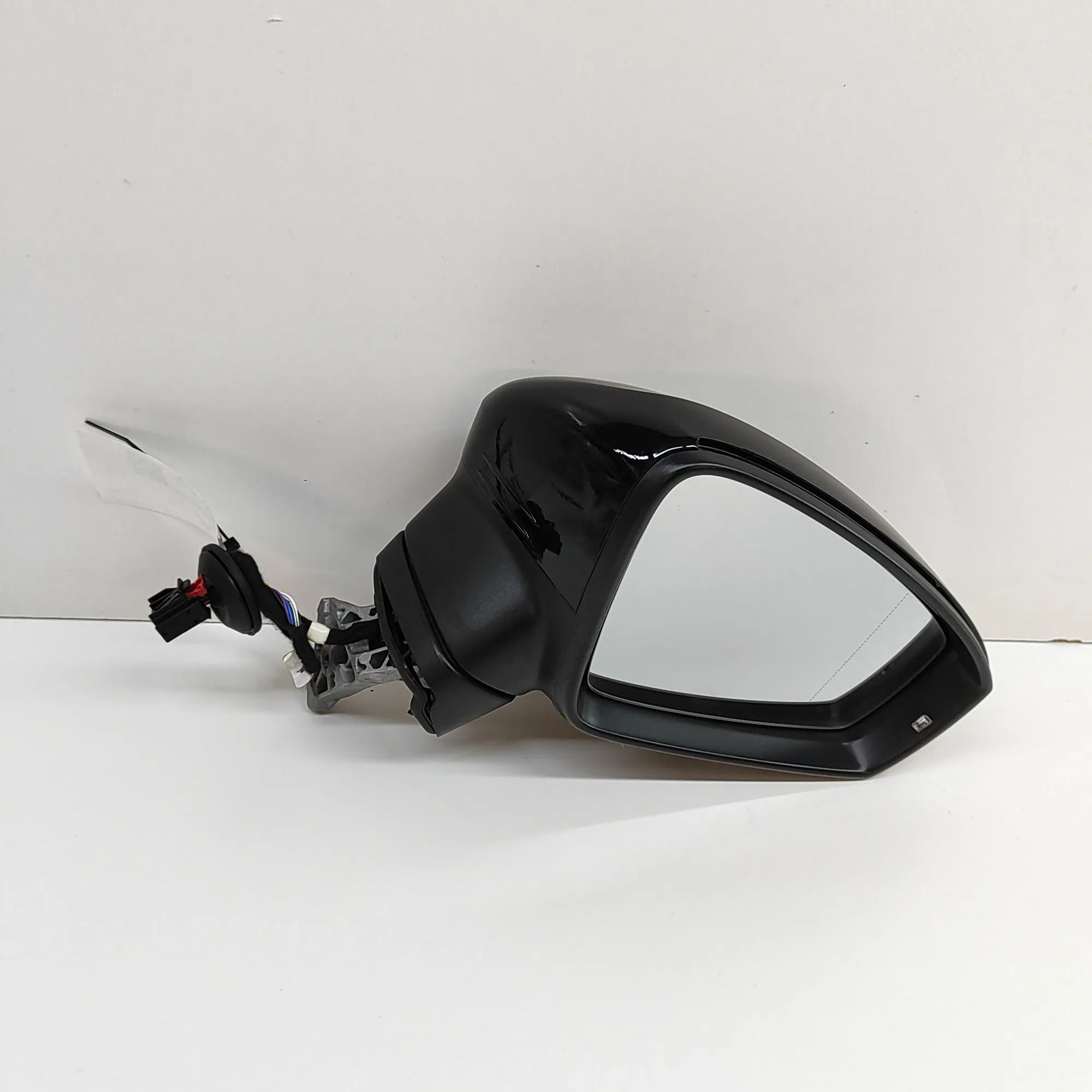 Volkswagen Tiguan Right Side Wing Mirror Right Side Wing Mirror — VW TIGUAN (AD1) (2016-...