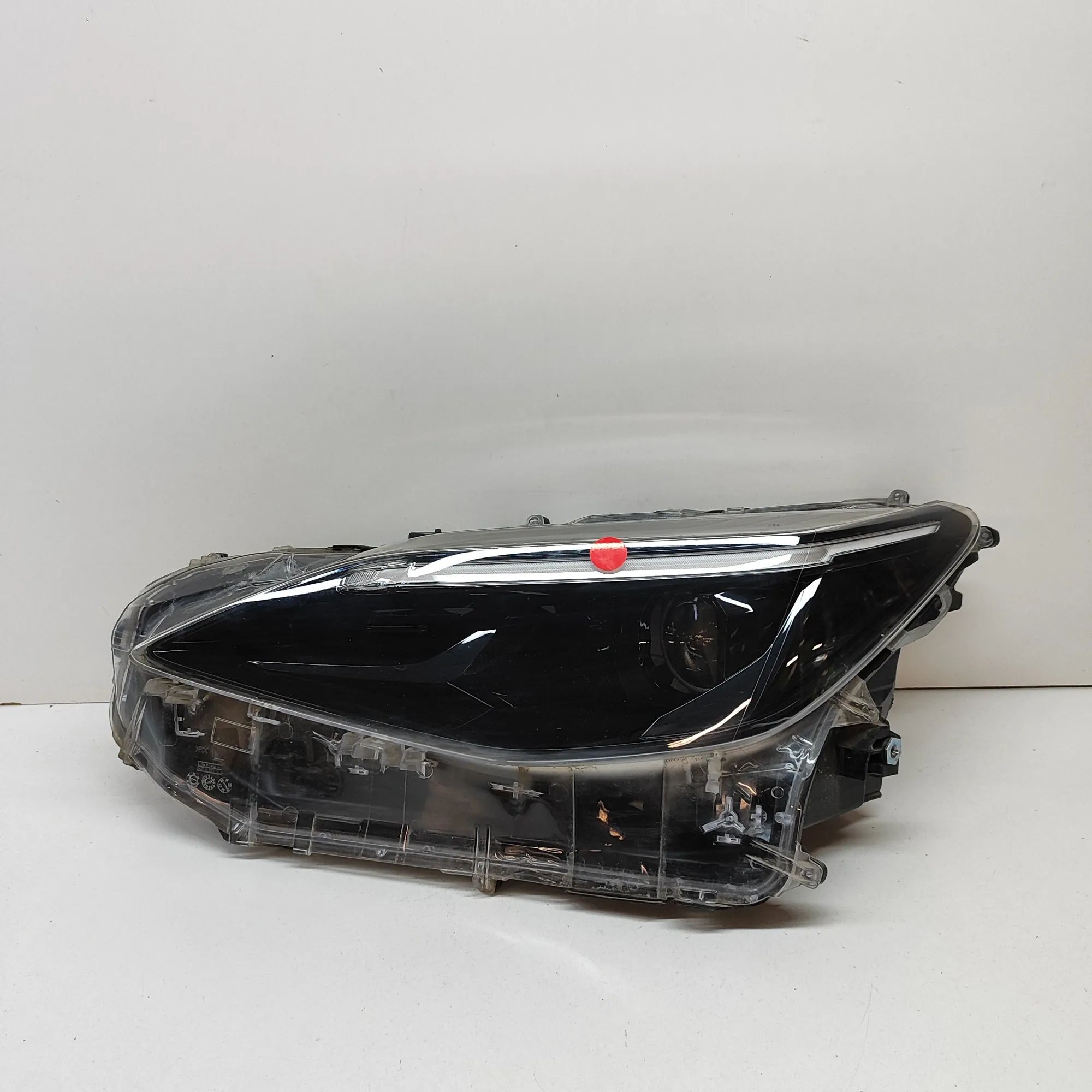 Toyota Yaris Front Left Headlight Front Left Headlight — TOYOTA YARIS (CROSS MXP_...