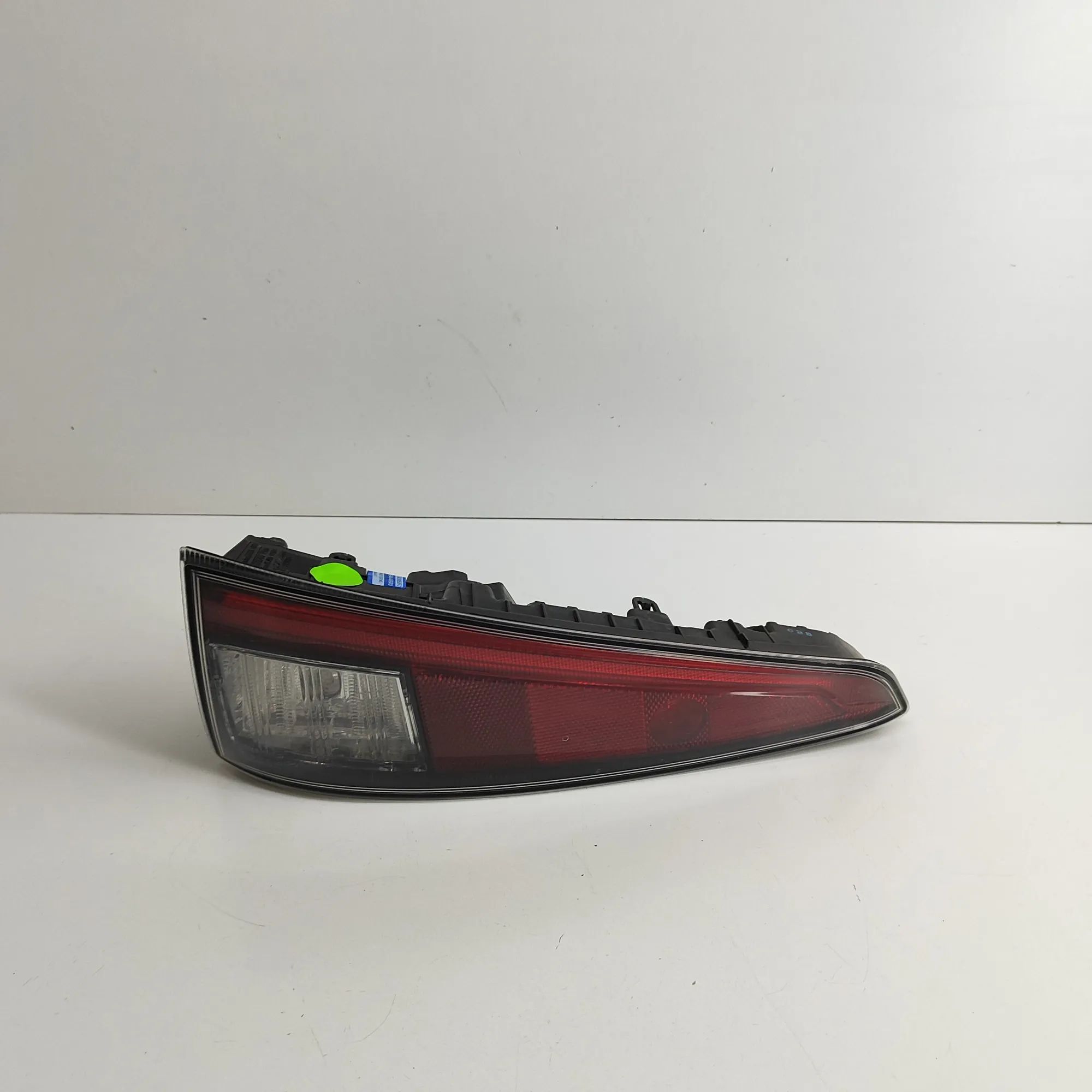 Toyota Prius+ Left Side Tailgate Tail Light Left Side Tailgate Tail Light — TOYOTA PRIUS (_...