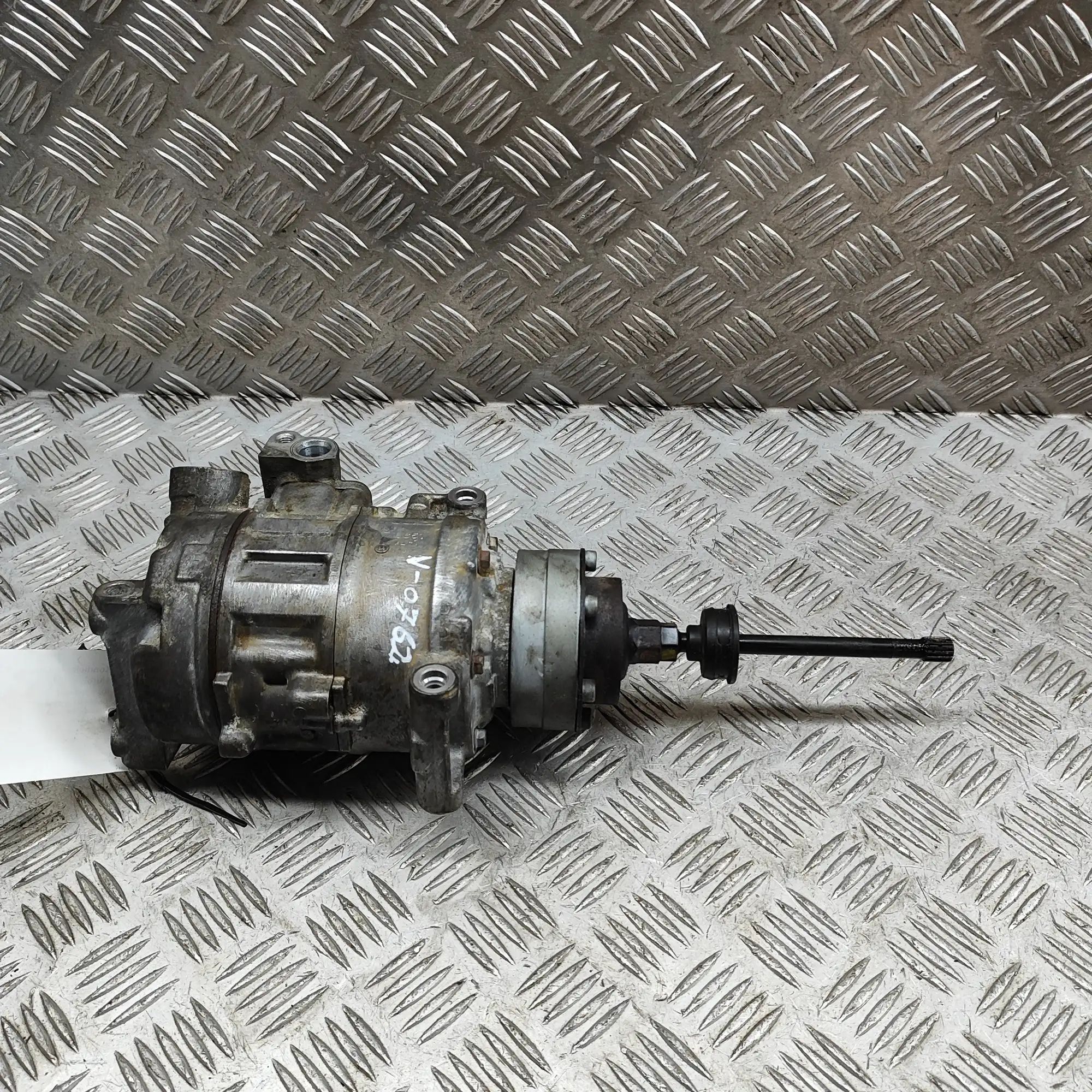 Bentley Continental GT, GTC, Flying Spur Air-conditioning compressor Air-conditioning compressor — BENTLEY FLYING (S...