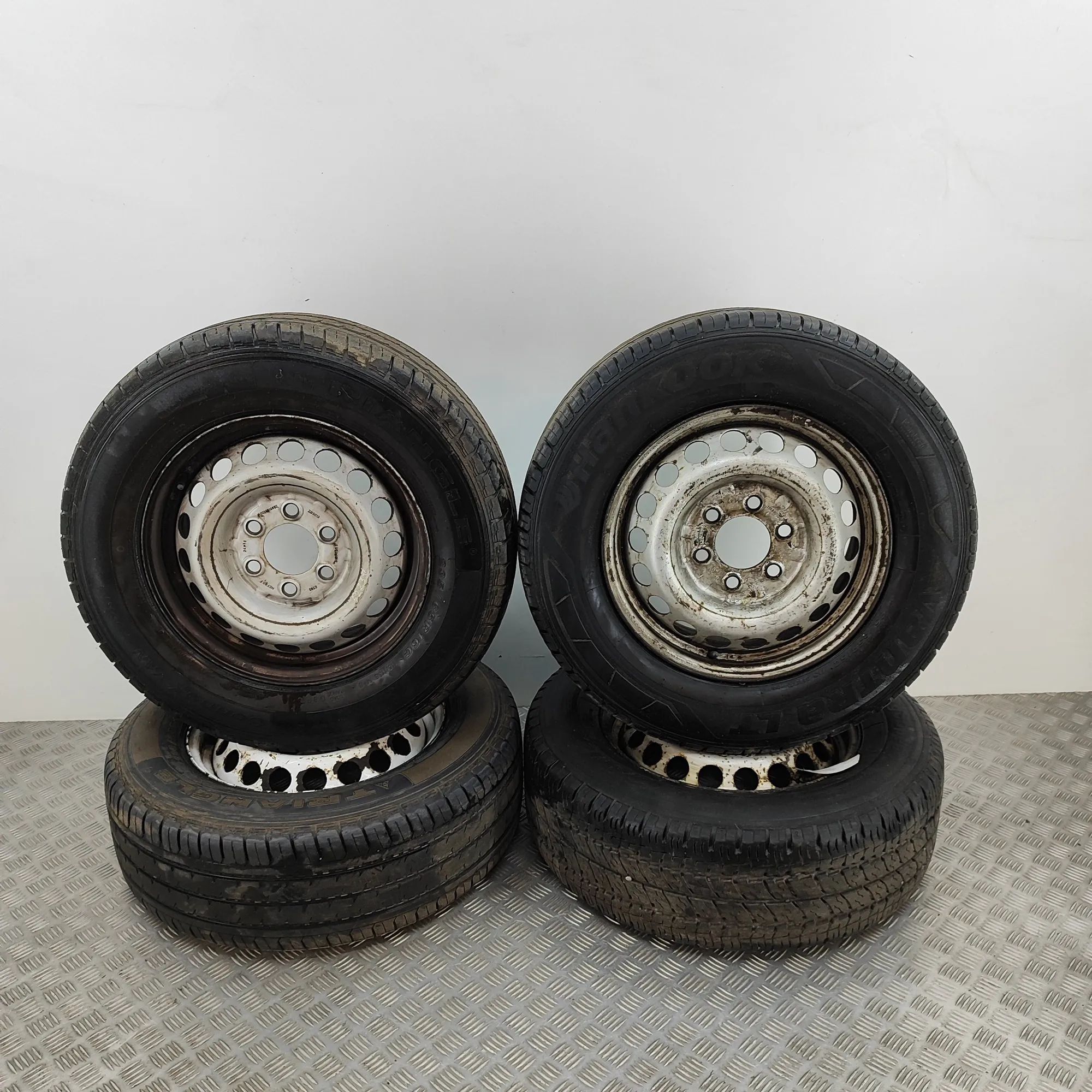 Mercedes-Benz Sprinter (W906) Alloy Wheel Set Alloy wheel set — MERCEDES BENZ SPRINTER (3, 5-...