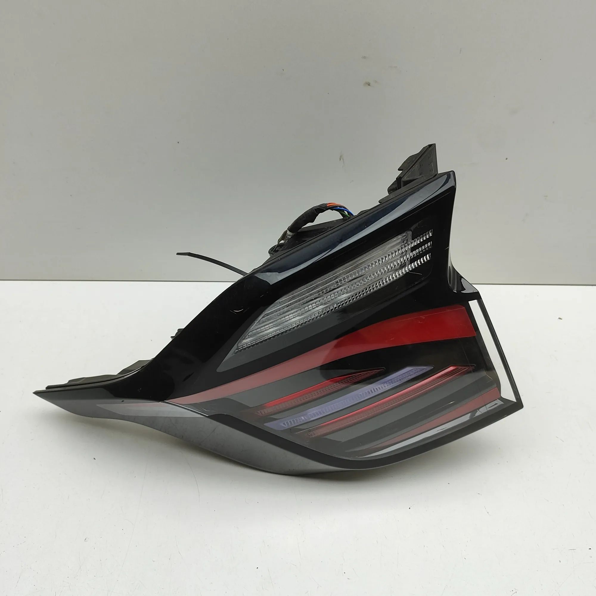 Kia Sportage Rear Right Tail Light Rear Right Tail Light — KIA SPORTAGE (V NQ5) (2...