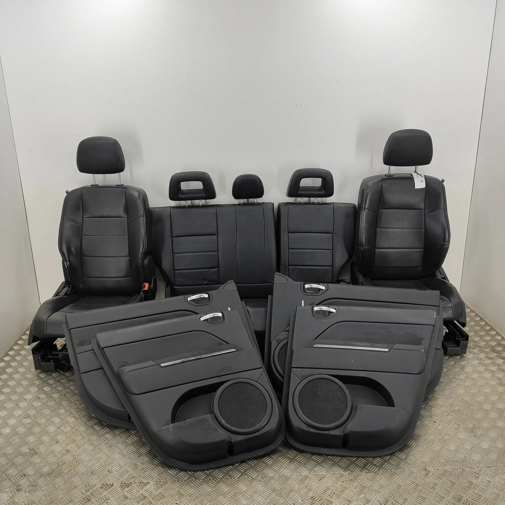 Jeep Compass Seat and door trim panel set Seat and door trim panel set — JEEP COMPASS (MK...