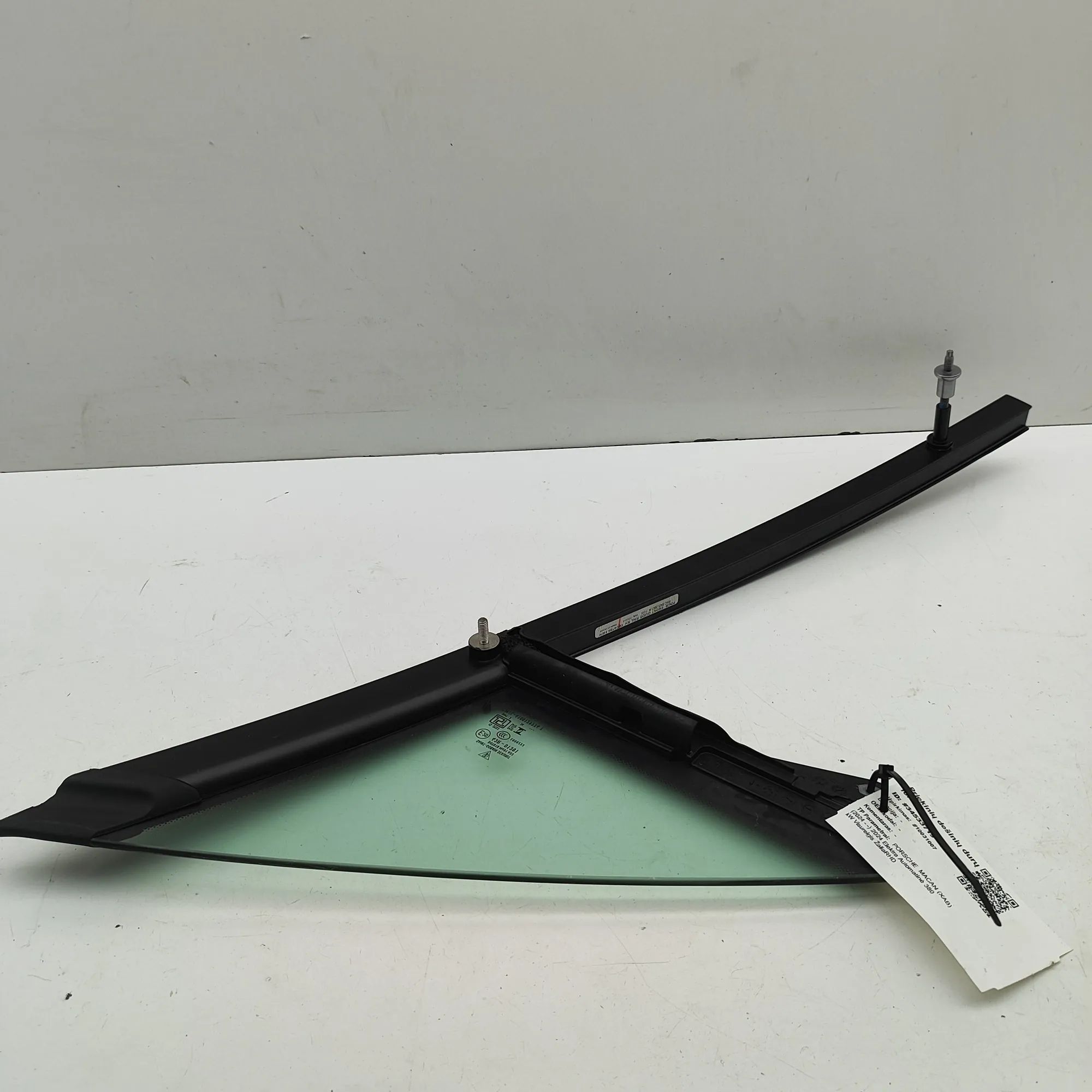 Porsche Macan (XAB) Door quarter window — front right Door quarter window — front right — PORSCHE MAC...