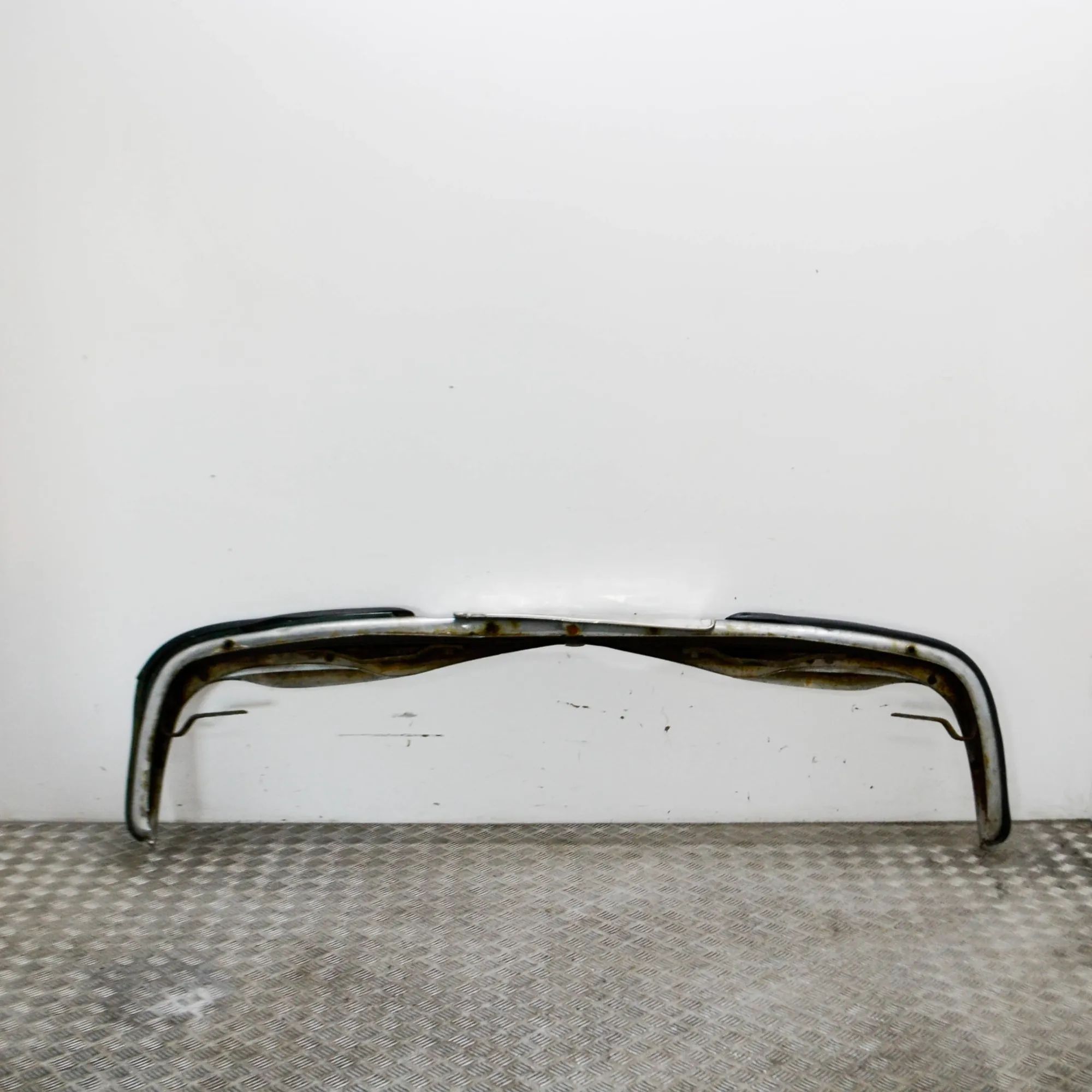 Mercedes-Benz 200 - 280 (W114, W115) front bumper Front bumper — MERCEDES BENZ S-CLASS (W108, W10...
