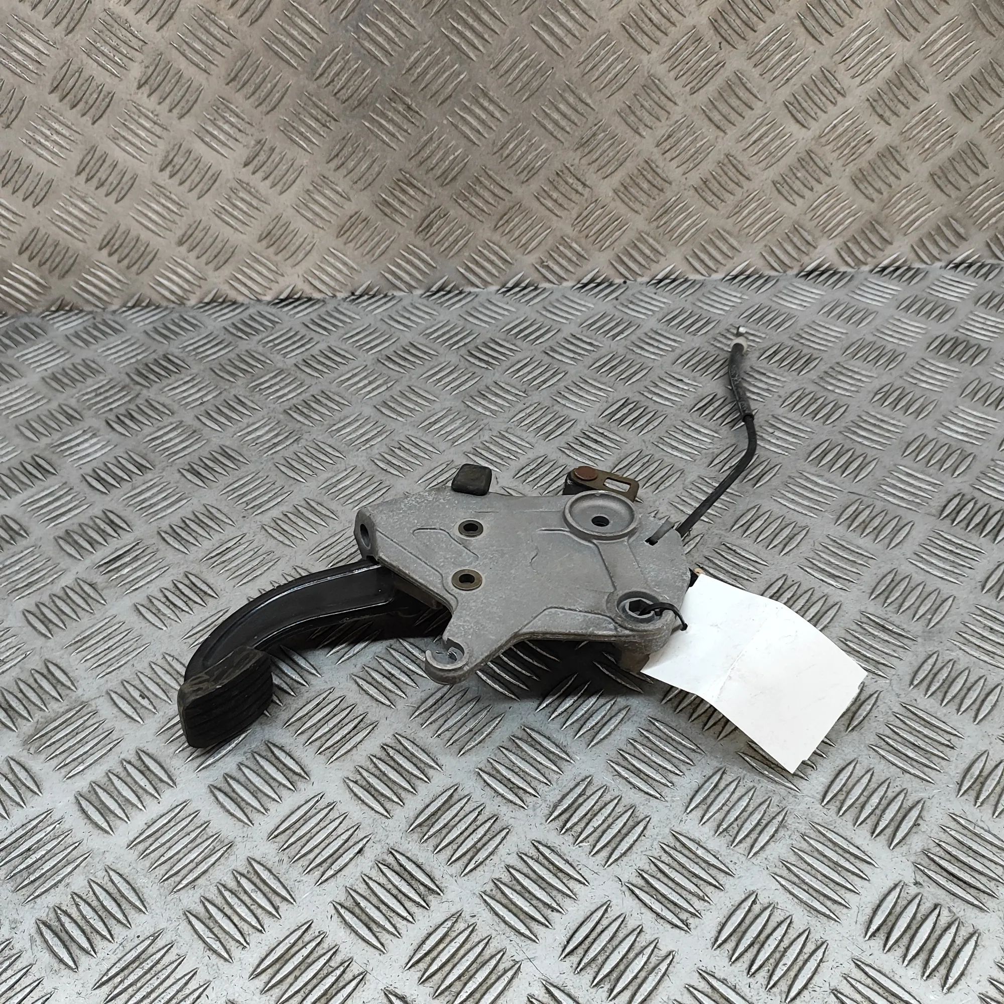 Mercedes-Benz 200 - 500 / E (W124) Parking brake handle