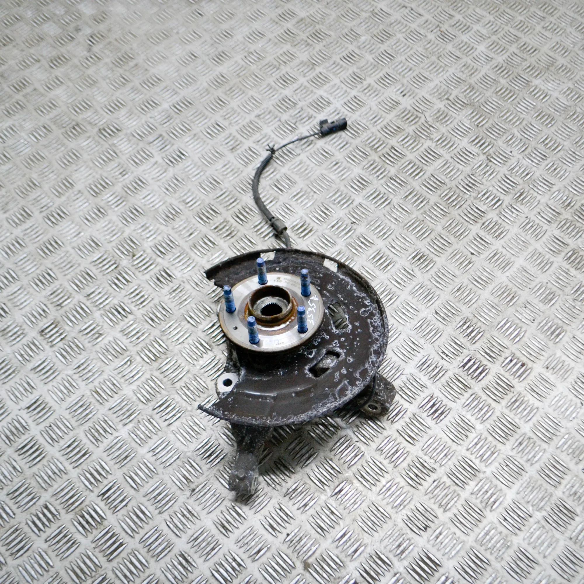 Chevrolet Cruze Front Right Wheel Hub Front Right Wheel Hub — CHEVROLET CRUZE Hatchba...
