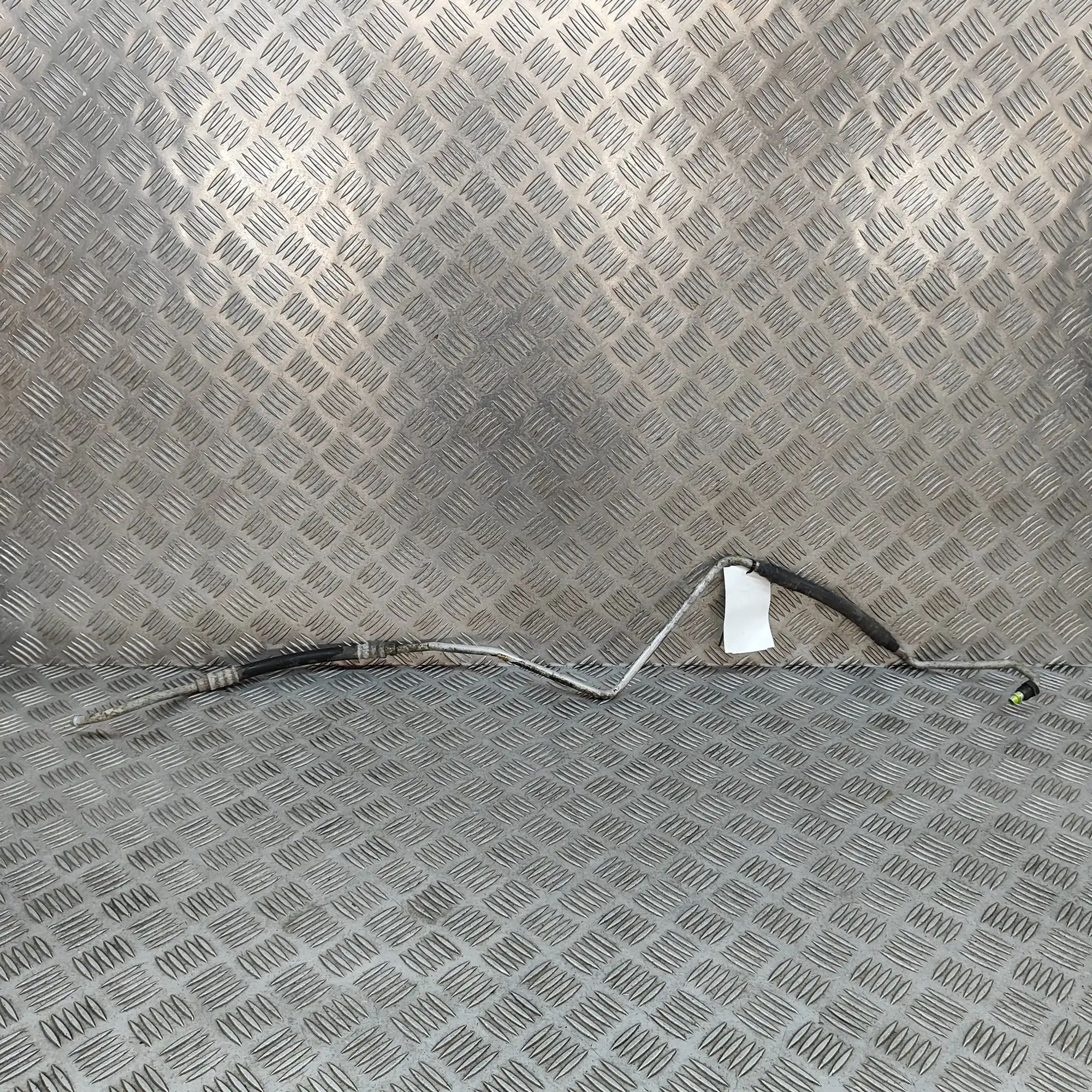 Mercedes-Benz 200 - 500 / E (W124) A/C Air Con Hose Pipe