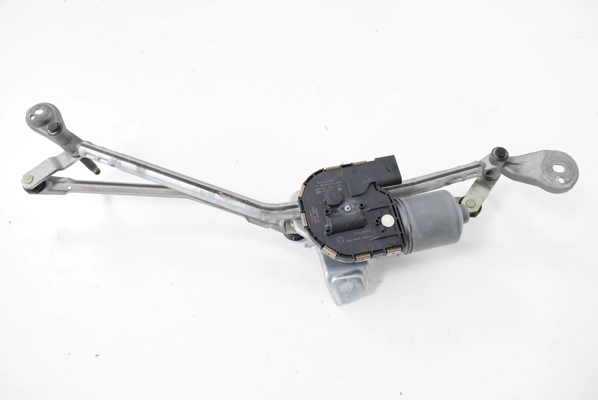 Mercedes-Benz GLK (X204) Front Windshield Wiper Mechanism Front Windshield Wiper Mechanism — MERCEDES BEN...