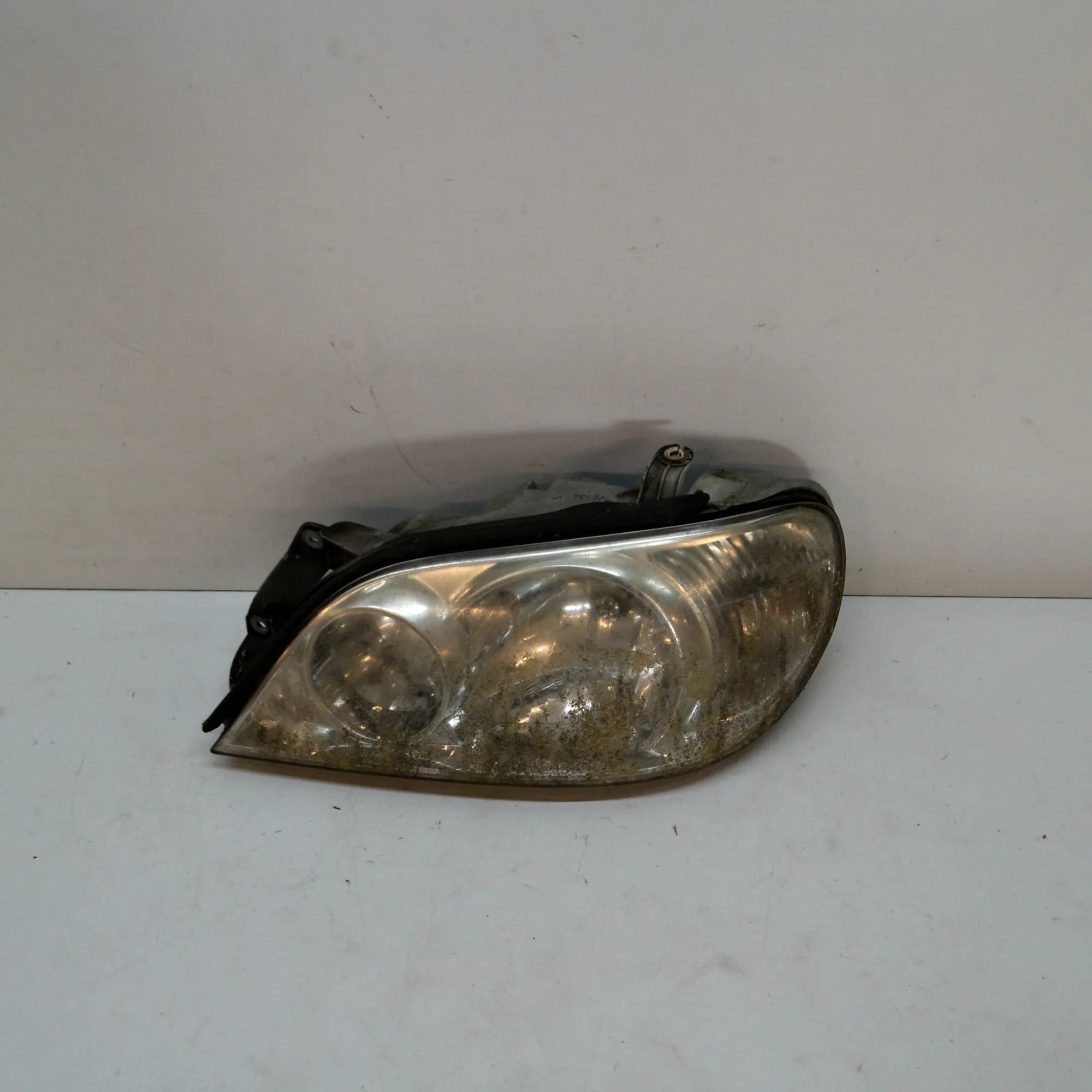 Kia Carnival Front Left Headlight Front Left Headlight — KIA CARNIVAL II GQ (1999...