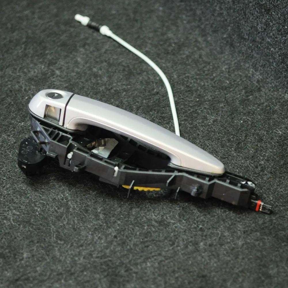 BMW 2 (F22 / F23) Front Right Door Exterior Handle Front Right Door Exterior Handle — BMW 2 Cabrio...