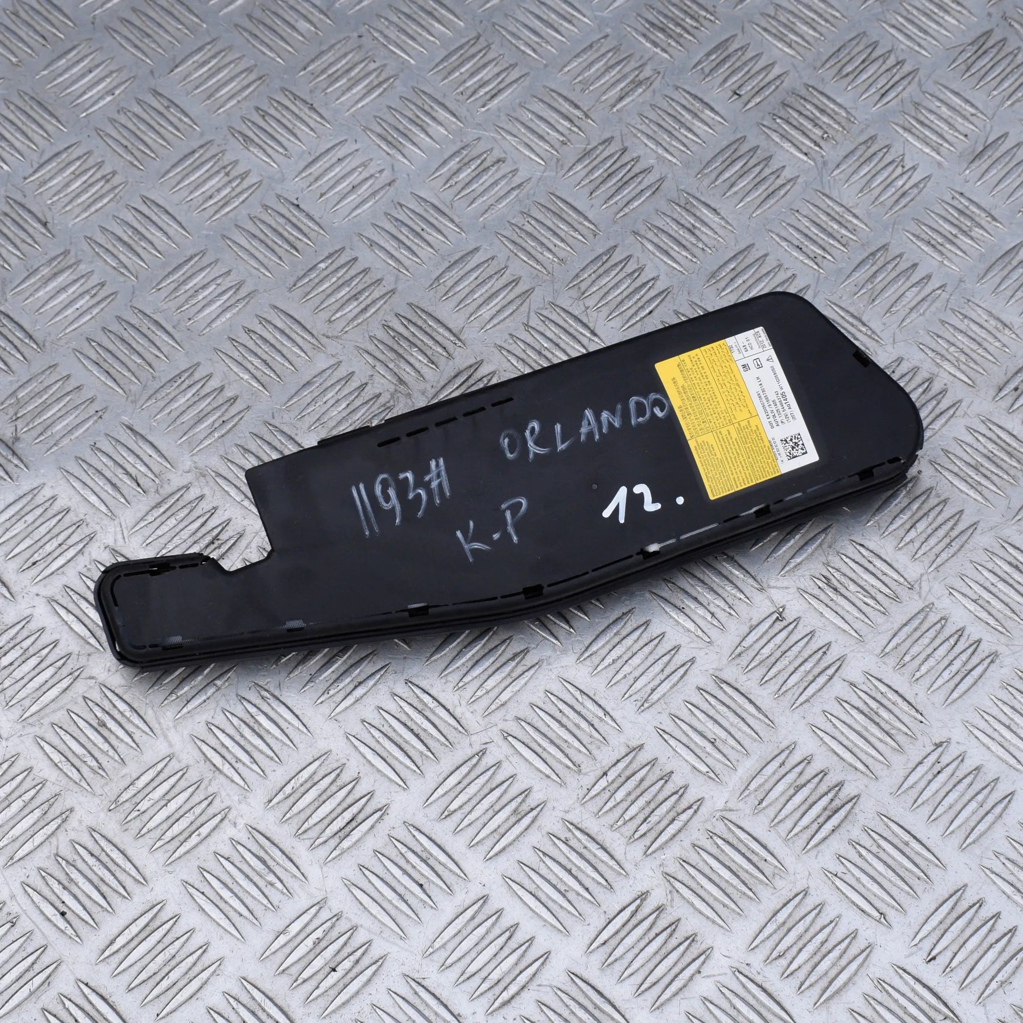 Chevrolet Orlando Seat airbag (SRS) — front left Seat airbag (SRS) — front left — CHEVROLET ORLA...