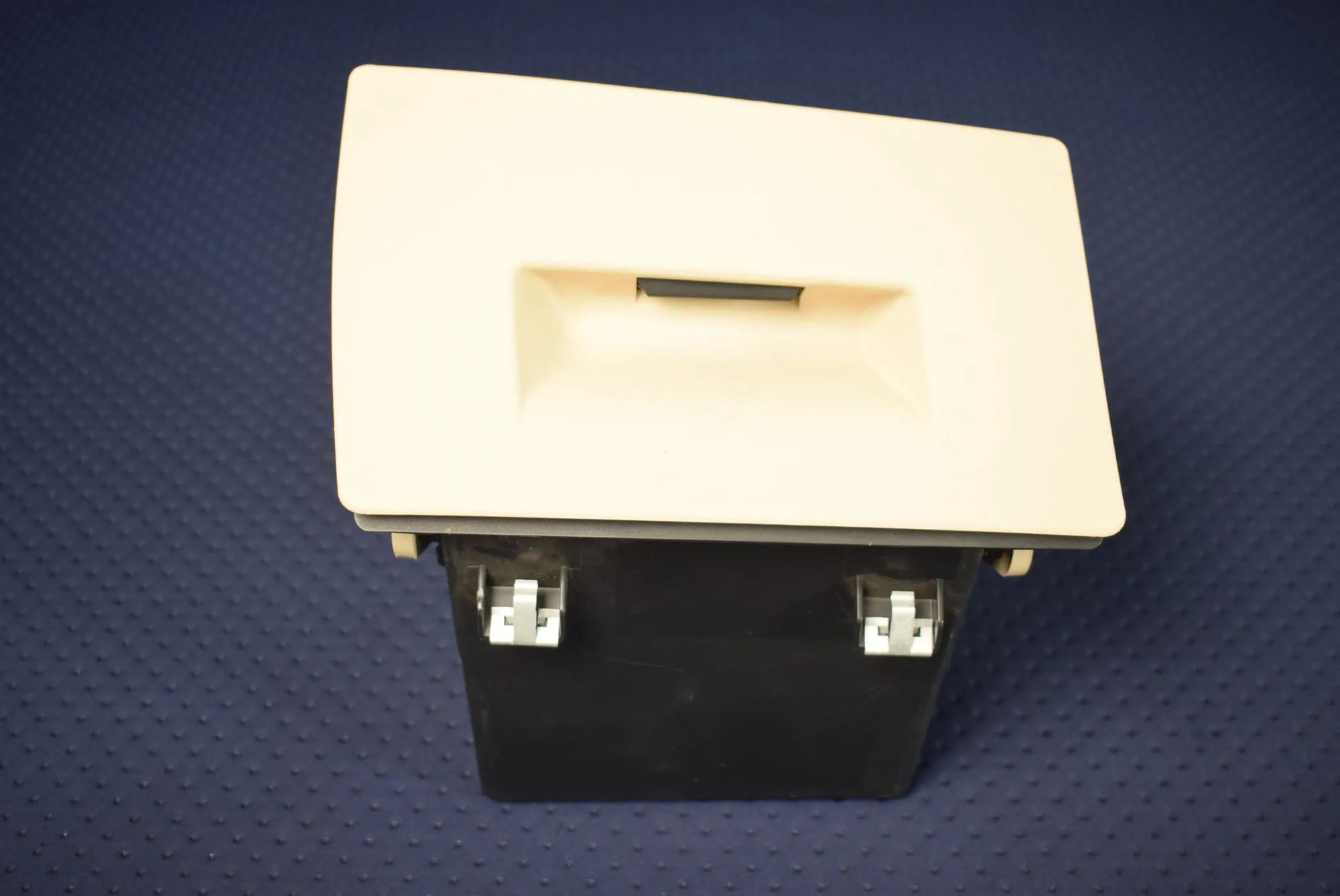 BMW 2 (F22 / F23) Glove Compartment Glove compartment — BMW 2 Gran Tourer F46 (2014...