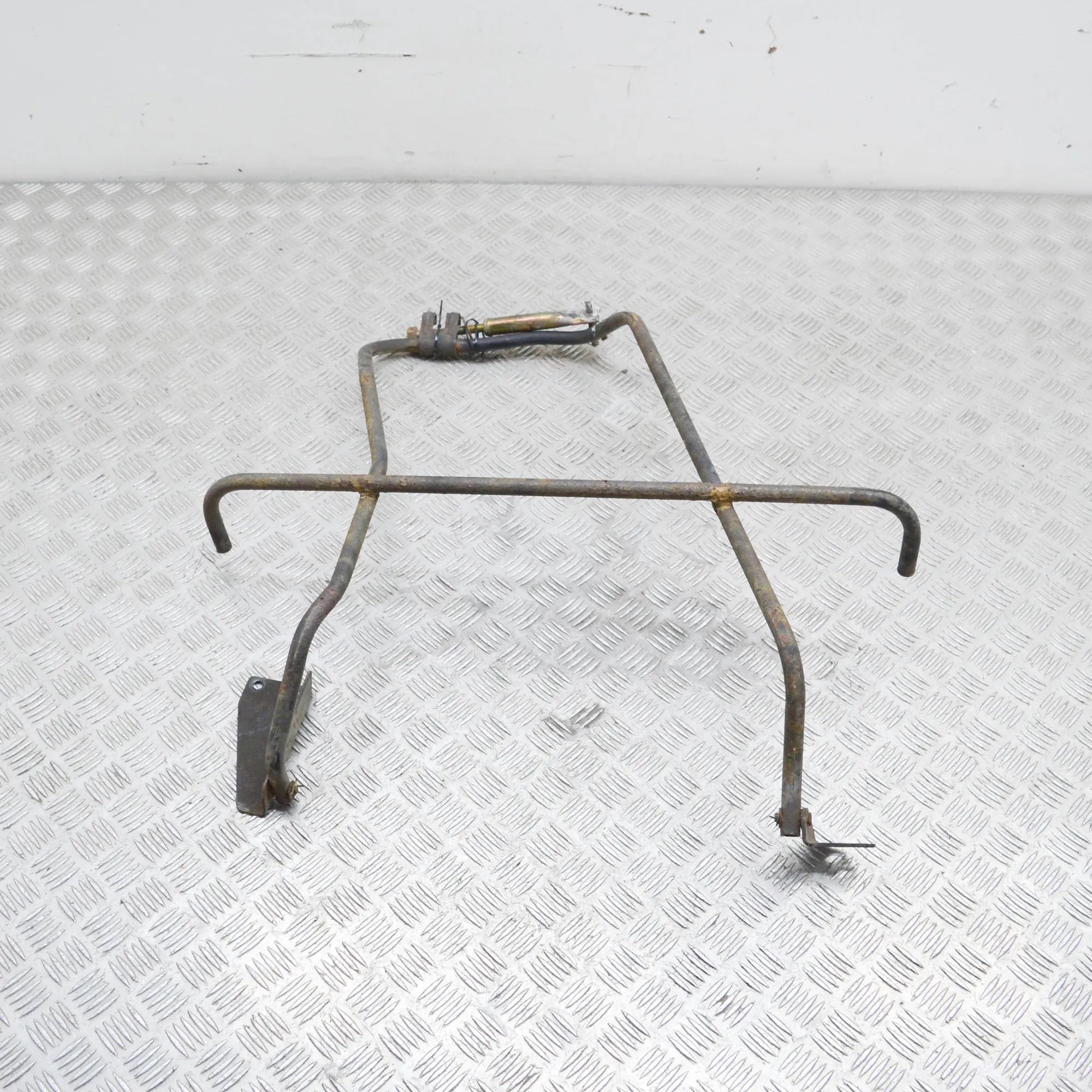 Kia Carnival Spare wheel mount Spare wheel mount — KIA CARNIVAL II GQ (1999-20...