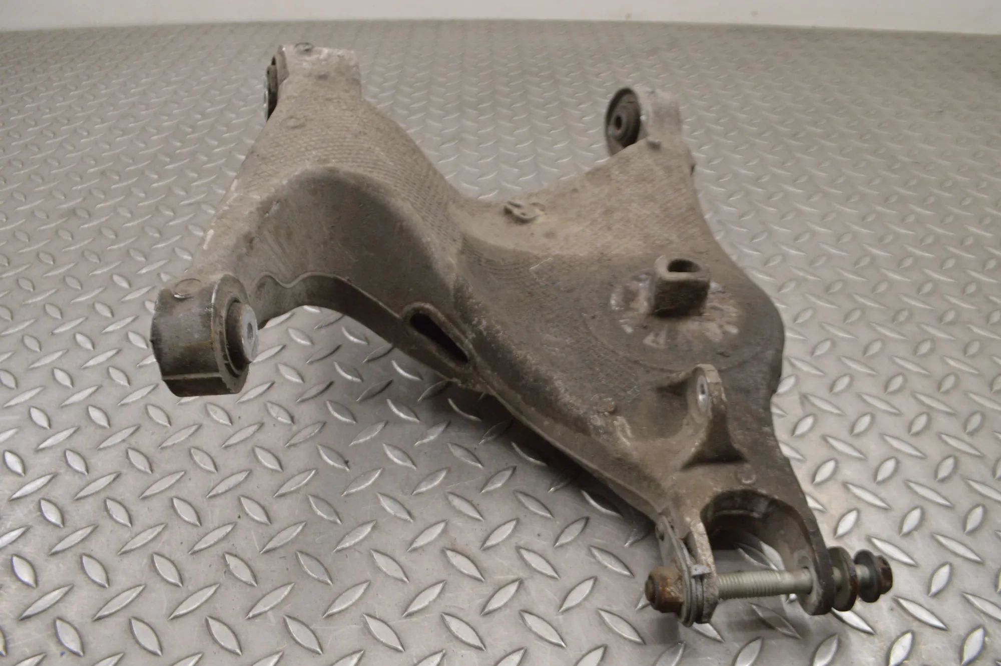 Jaguar XF Rear Left Lower Control Arm Rear Left Lower Control Arm — JAGUAR XF X260 (2...