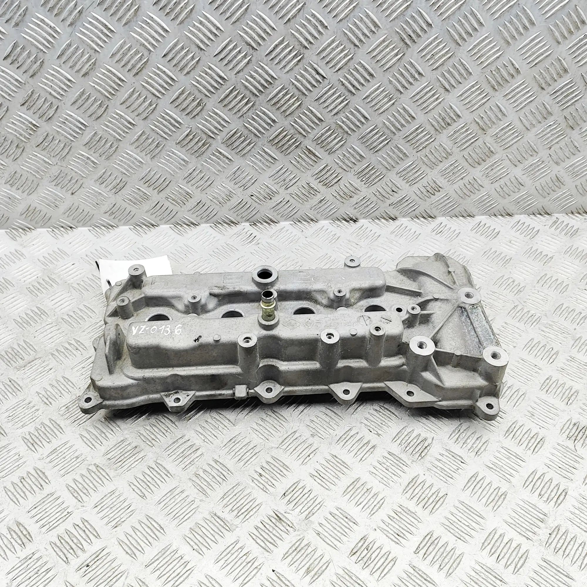 Renault Megane Valve Cover Valve Cover — RENAULT MEGANE III Hatchback BZ0_...