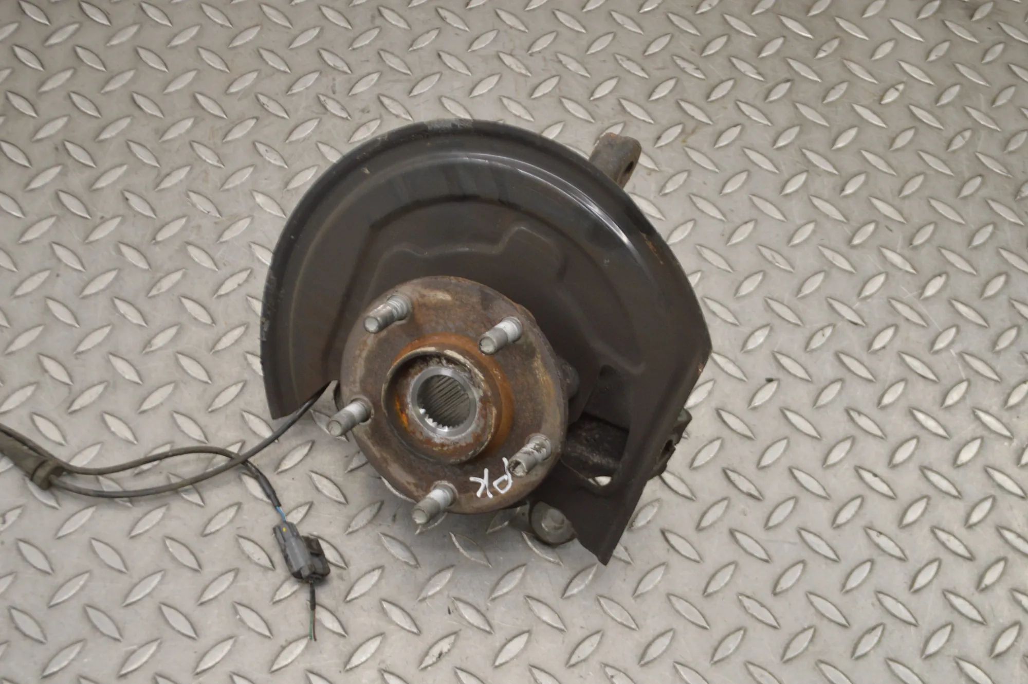 Nissan Pulsar (C13) Front Left Wheel Hub Front Left Wheel Hub — NISSAN PULSAR Hatchback ...