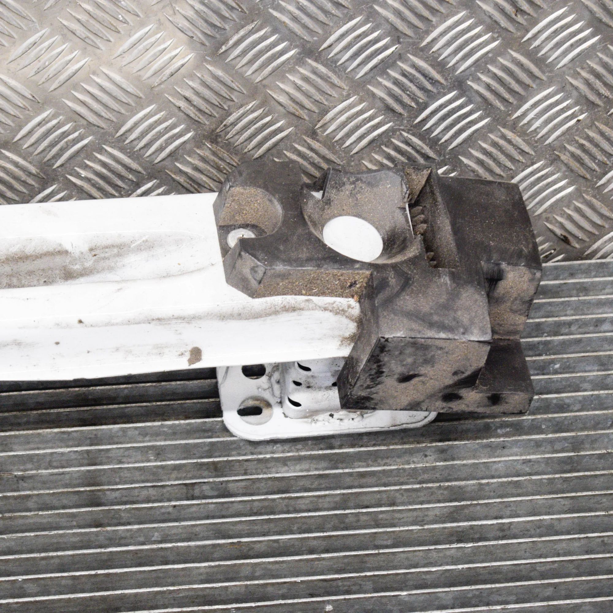 Dacia Sandero Rear Crash Reinforcement Bar Rear Crash Reinforcement Bar — DACIA SANDERO II...