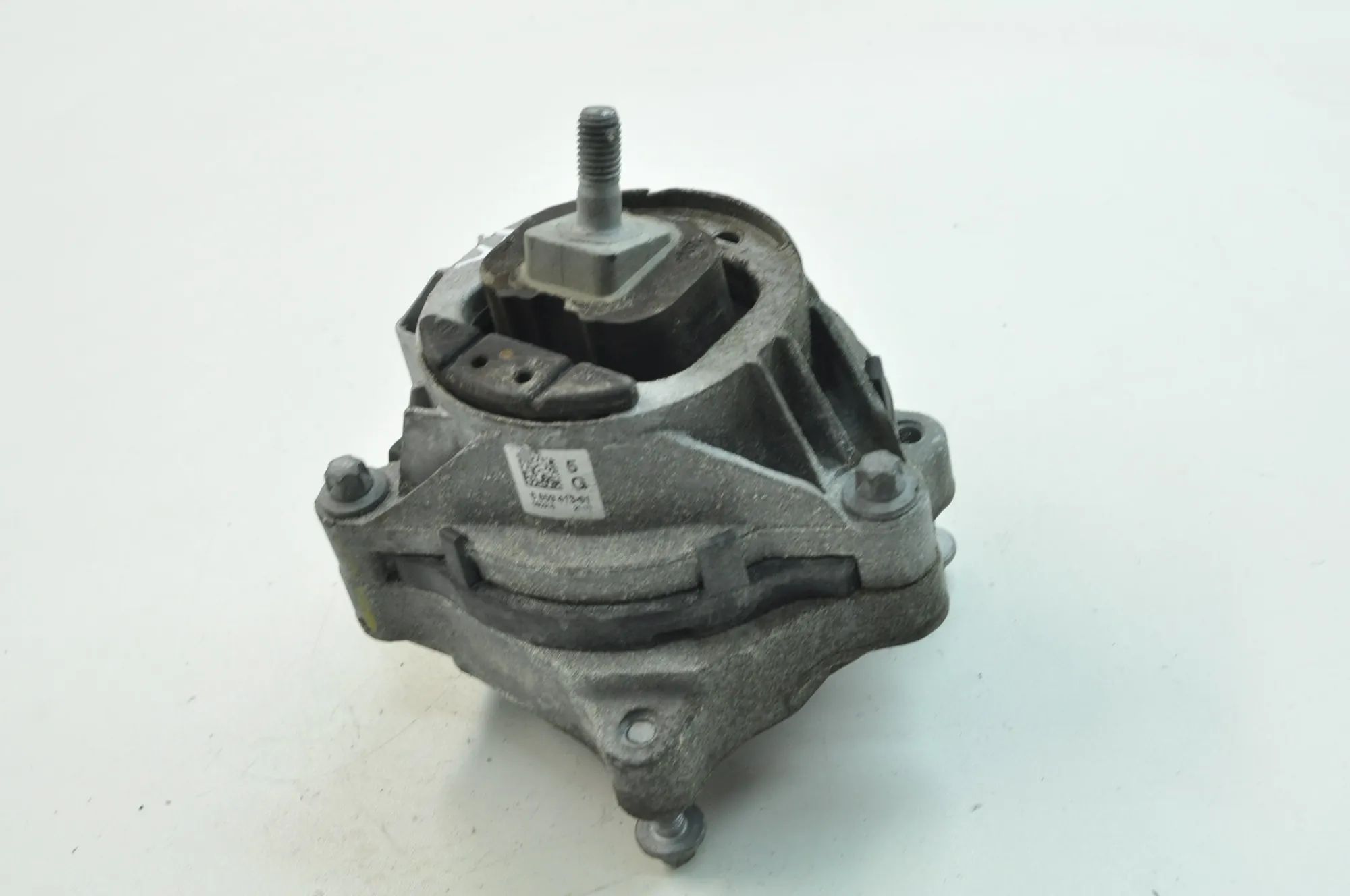 BMW 2 (F22 / F23) Left Side Engine Mount Left Side Engine Mount — BMW 2 Cabrio F23 (2014...