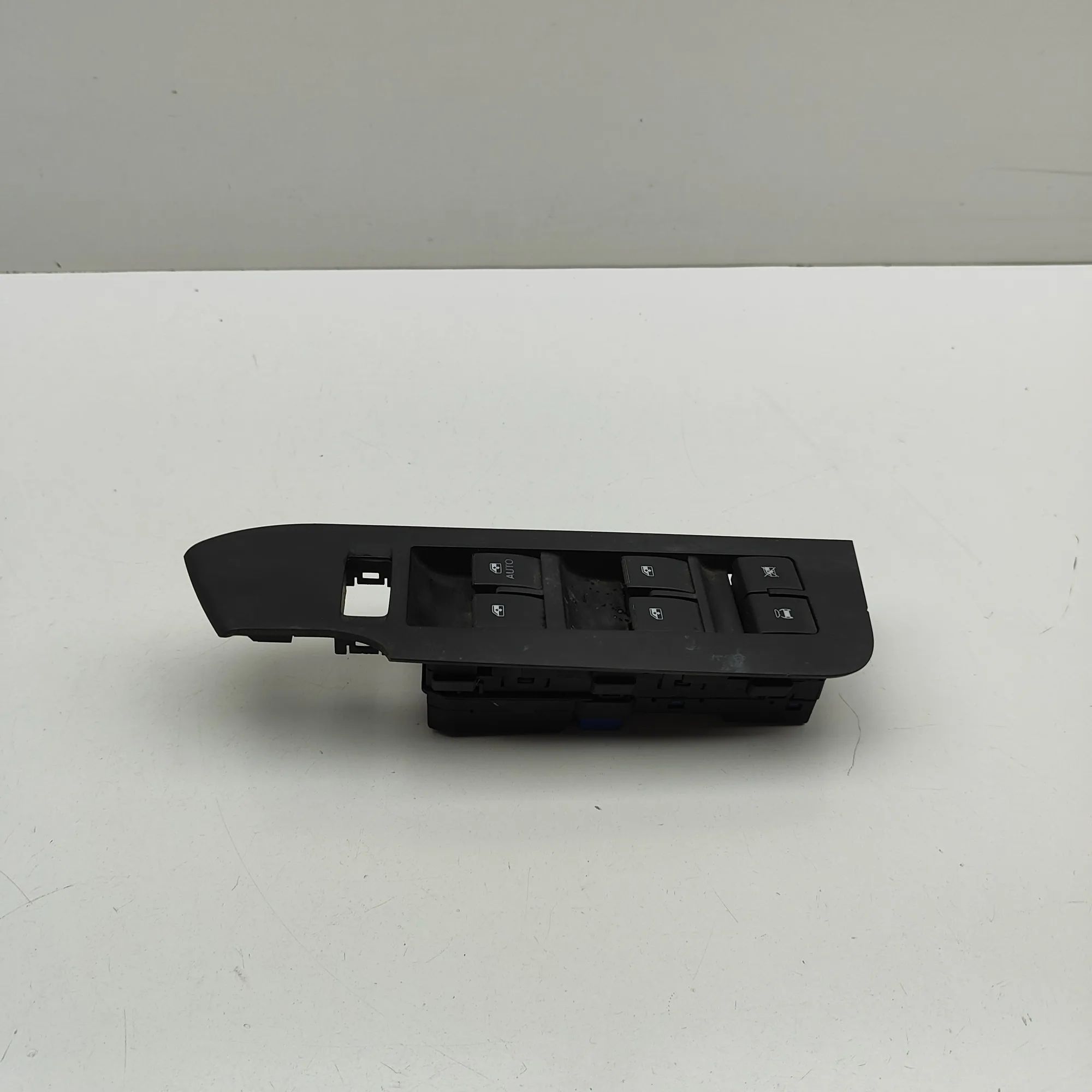 Chevrolet Captiva Door window switch — front right Door window switch — front right — CHEVROLET CA...