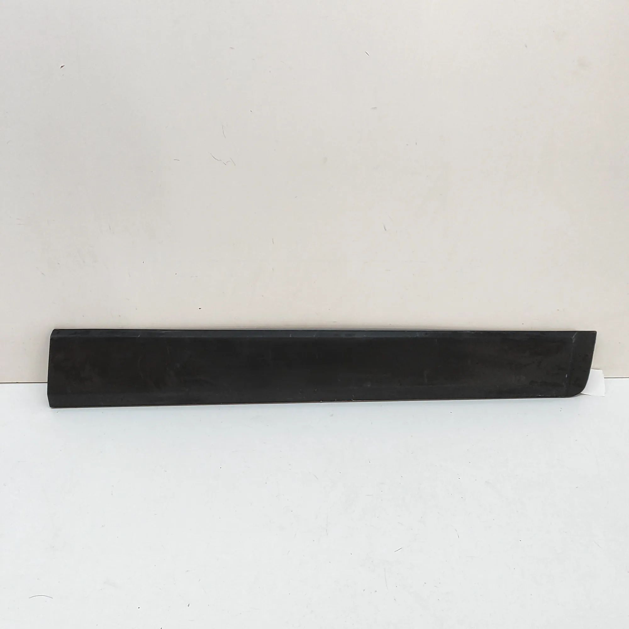 Chevrolet Captiva Front Right Door Lower Molding Front Right Door Lower Molding — CHEVROLET CAPT...