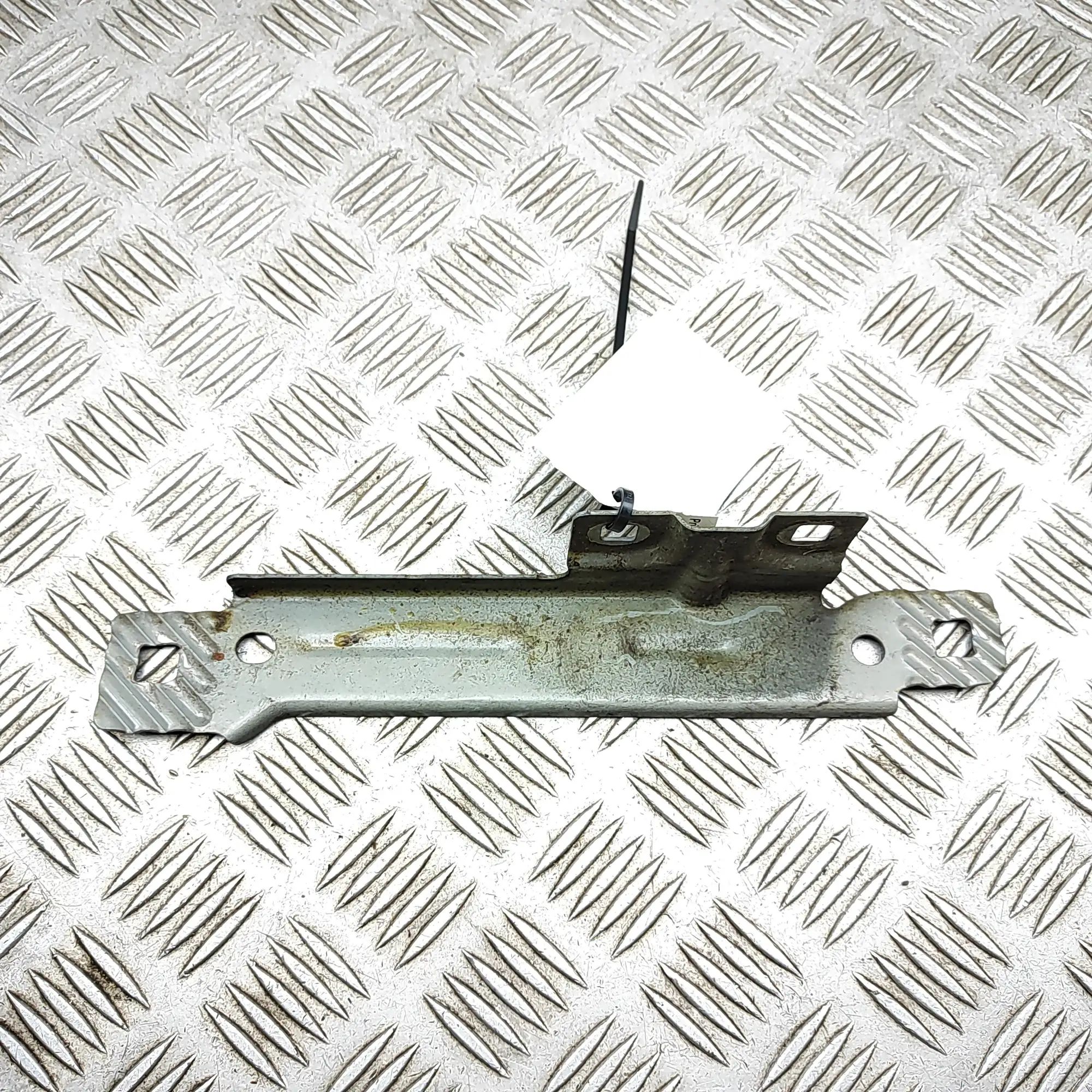 Mercedes-Benz A (W176) Fender bracket — front left Fender bracket — front left — MERCEDES BENZ S-C...