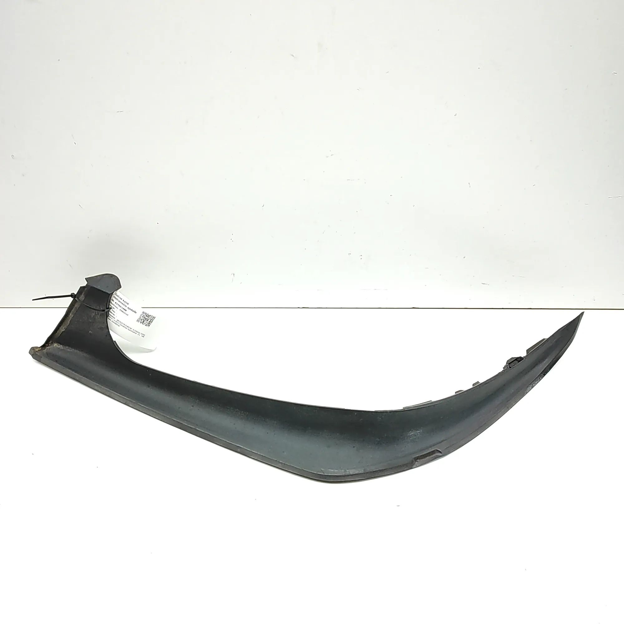 Mercedes-Benz A (W176) Tailgate drip rail trim — left Tailgate drip rail trim — left — MERCEDES BENZ ...
