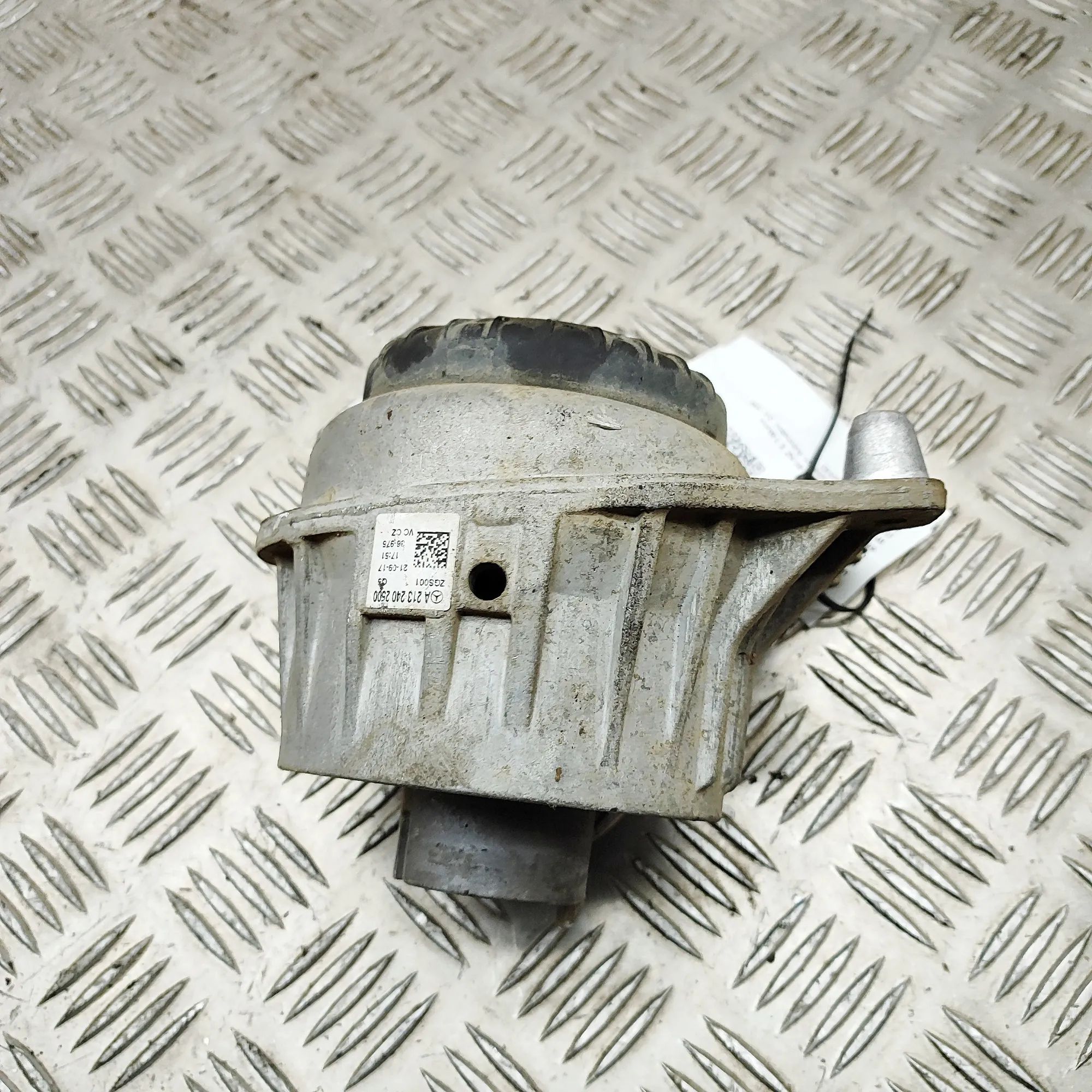Mercedes-Benz A (W176) Left Side Engine Mount Left Side Engine Mount — MERCEDES BENZ E-CLASS ...