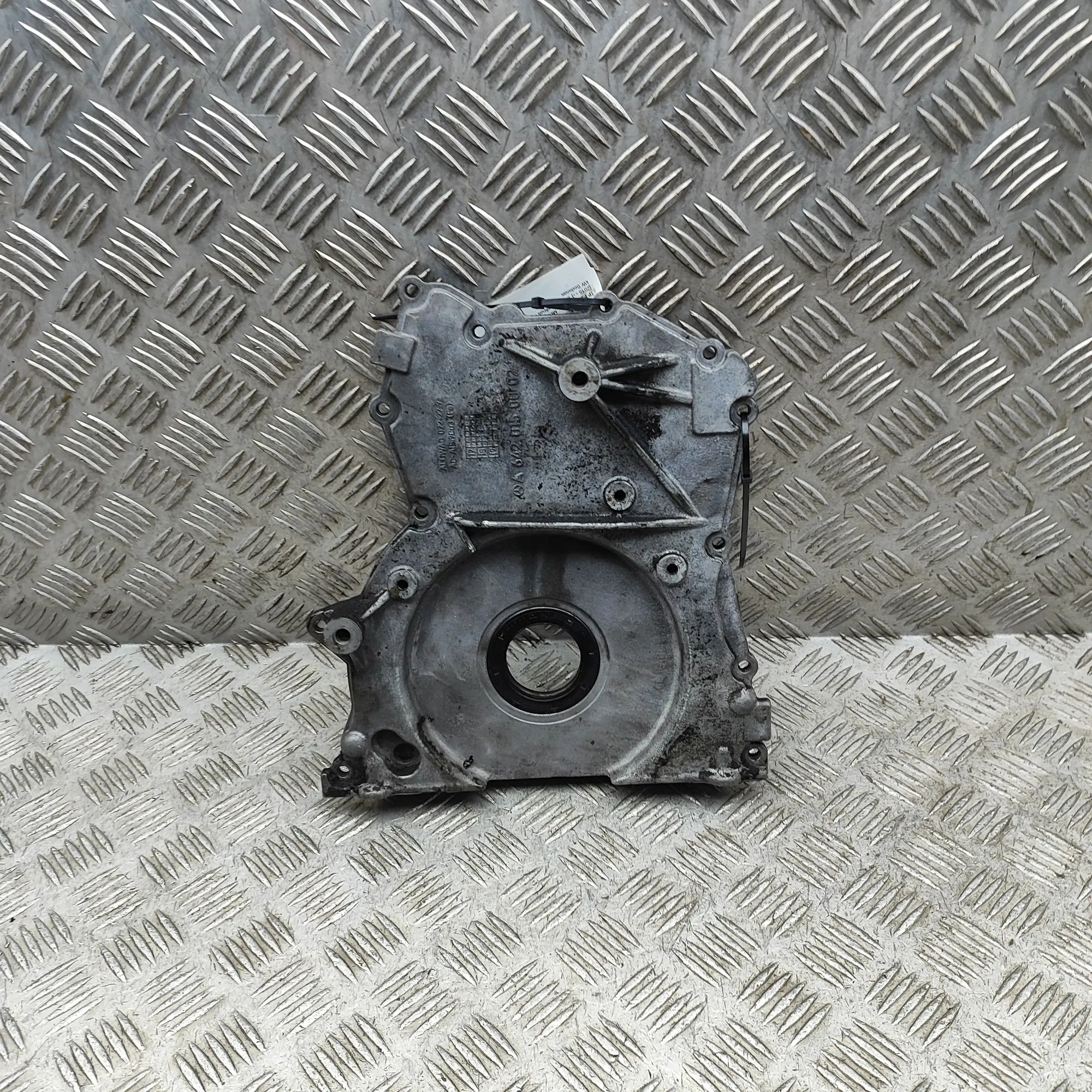 Mercedes-Benz A (W176) Engine Front Cover Engine Front Cover — MERCEDES BENZ E-CLASS (W21...