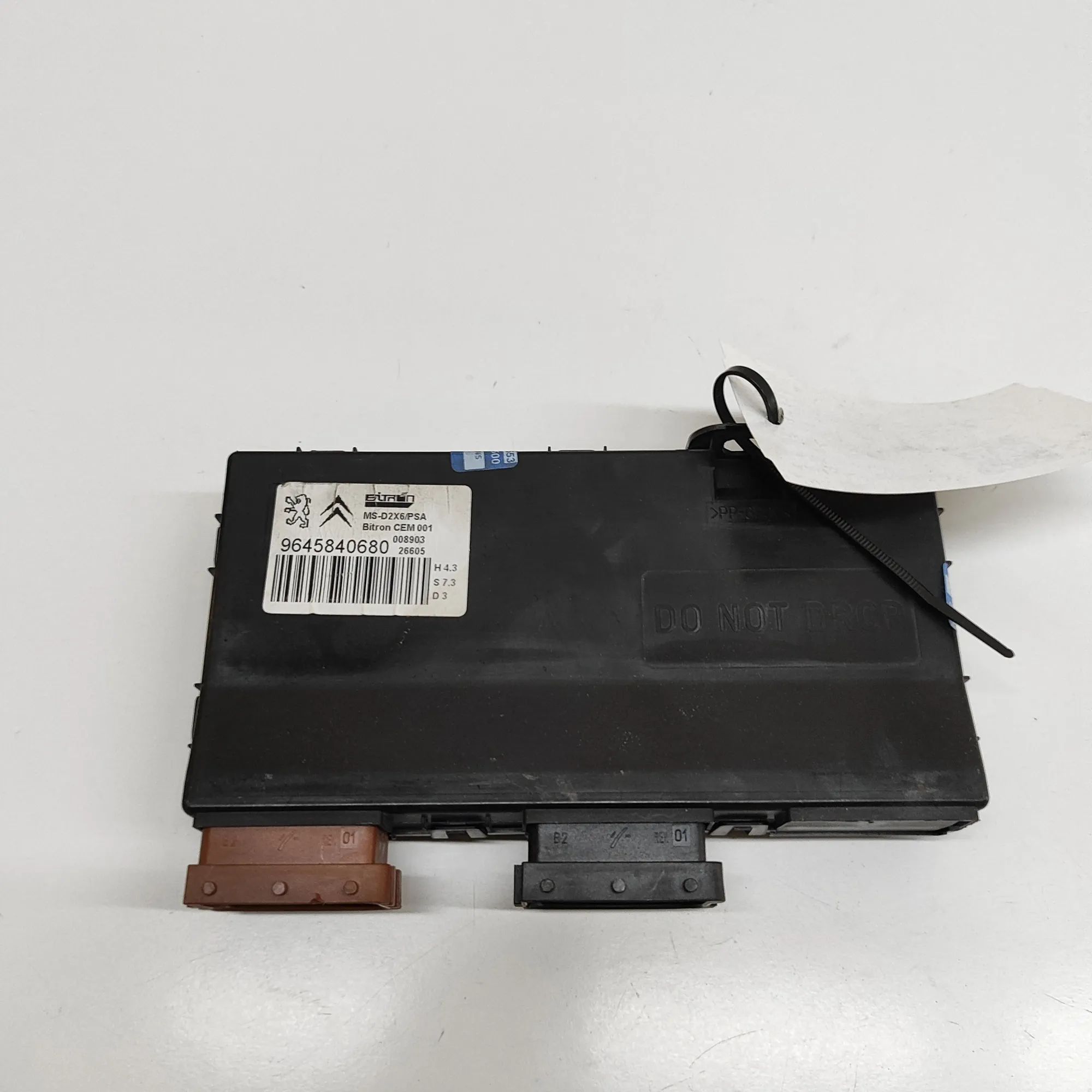 Peugeot 407 Front Right Seat Control Unit Front Right Seat Control Unit — PEUGEOT 407 Cou...