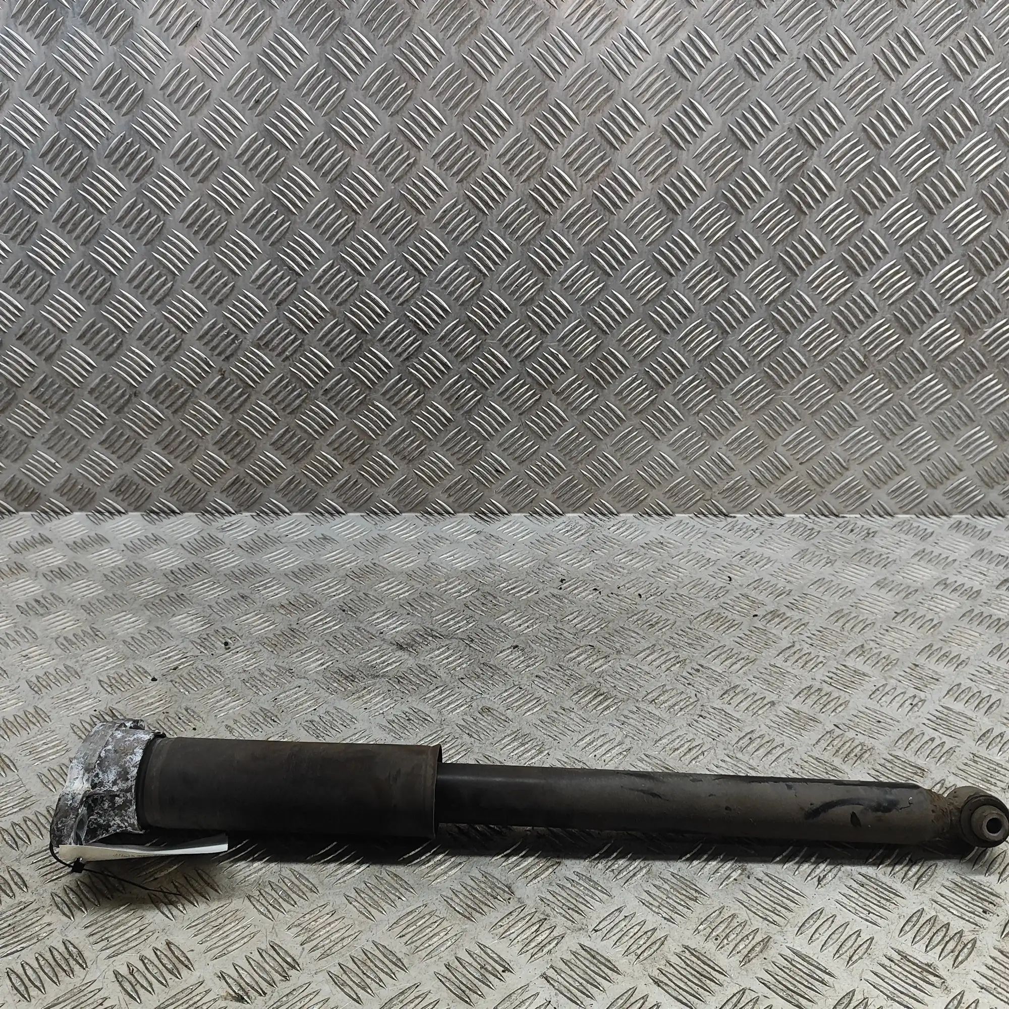 Mercedes-Benz A (W176) Shock absorber — rear right Shock absorber — rear right — MERCEDES BENZ E-C...