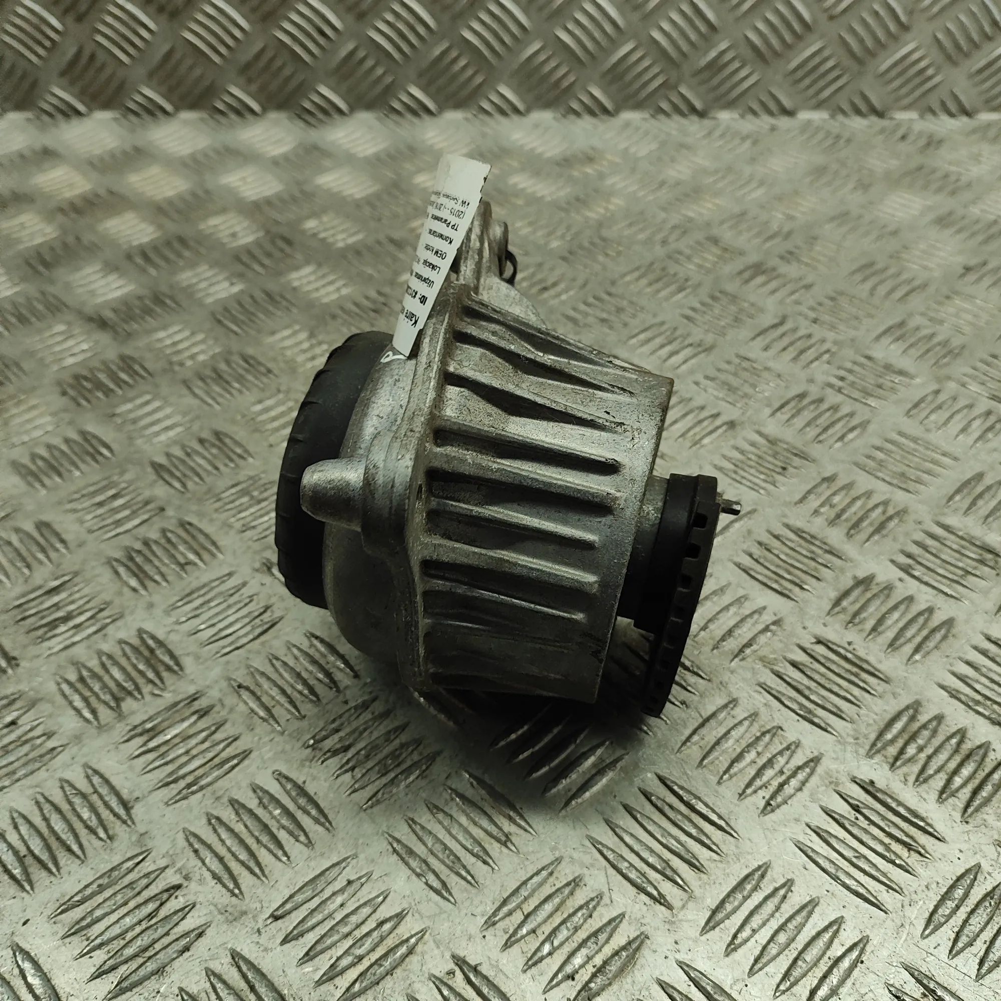 Mercedes-Benz A (W176) Left Side Engine Mount Left Side Engine Mount — MERCEDES BENZ E-CLASS ...
