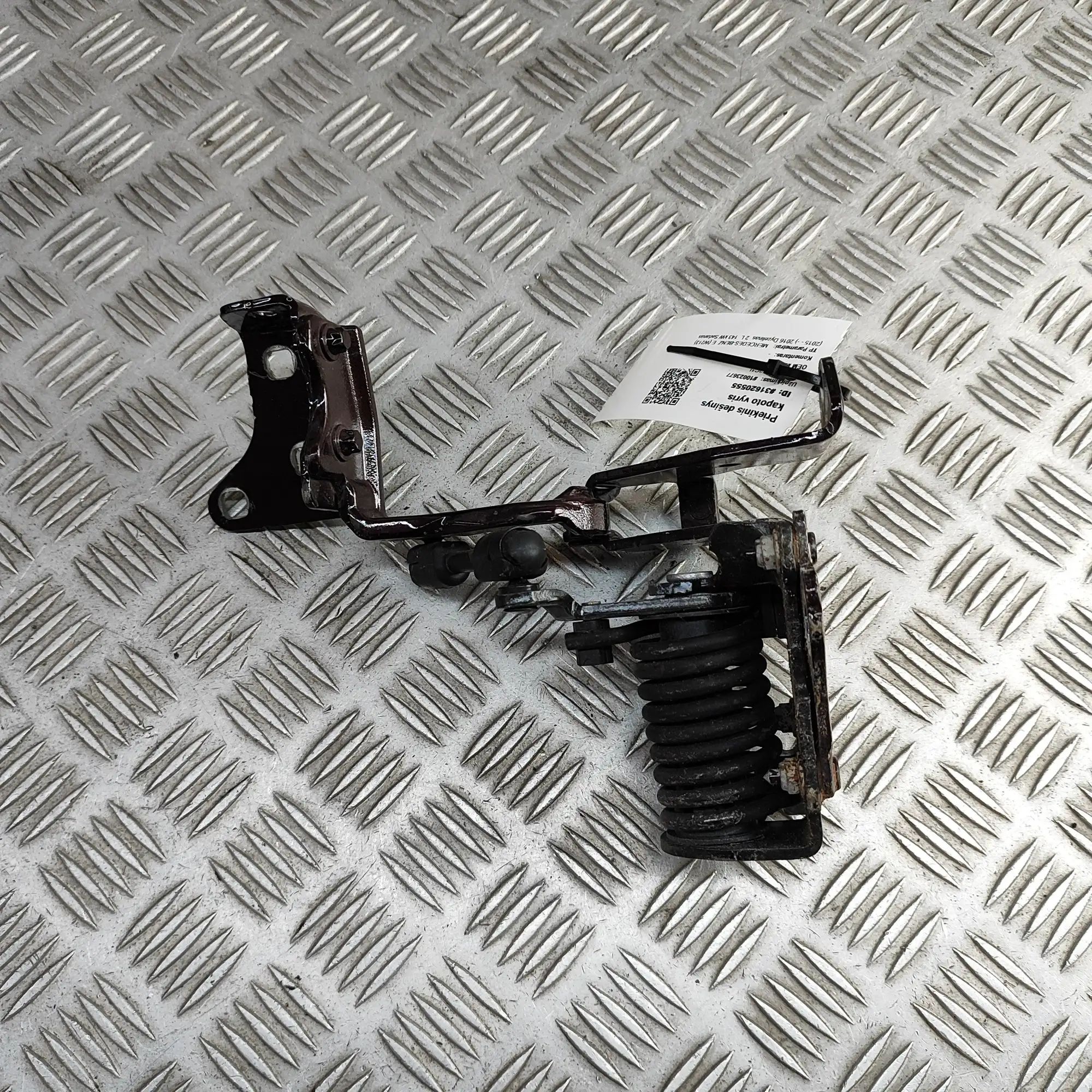 Mercedes-Benz A (W176) Right Side Bootlid Hinge Right Side Bootlid Hinge — MERCEDES BENZ E-CLAS...