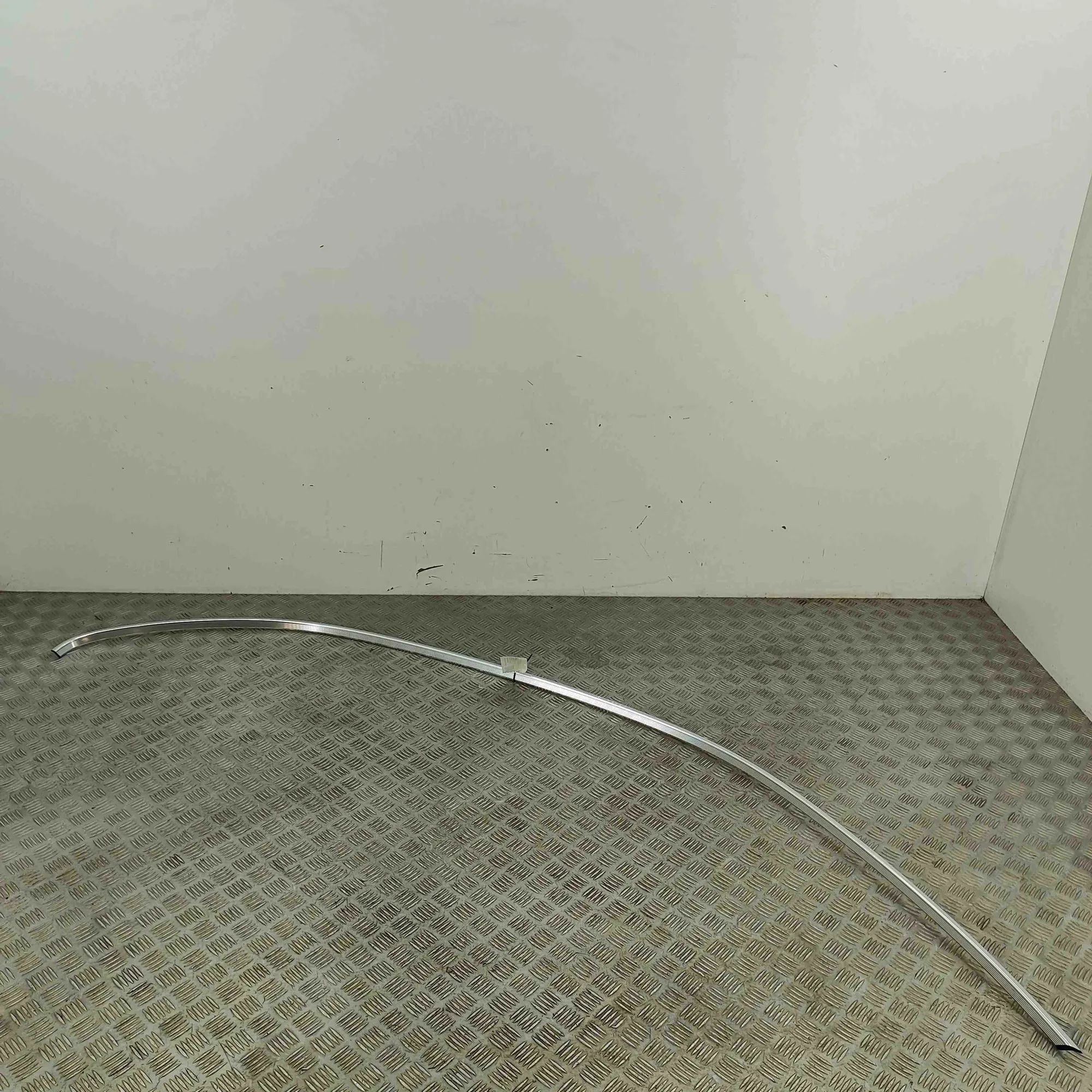 Mercedes-Benz A (W176) Right Side Roof Strip Trim Right Side Roof Strip Trim — MERCEDES BENZ C-CL...