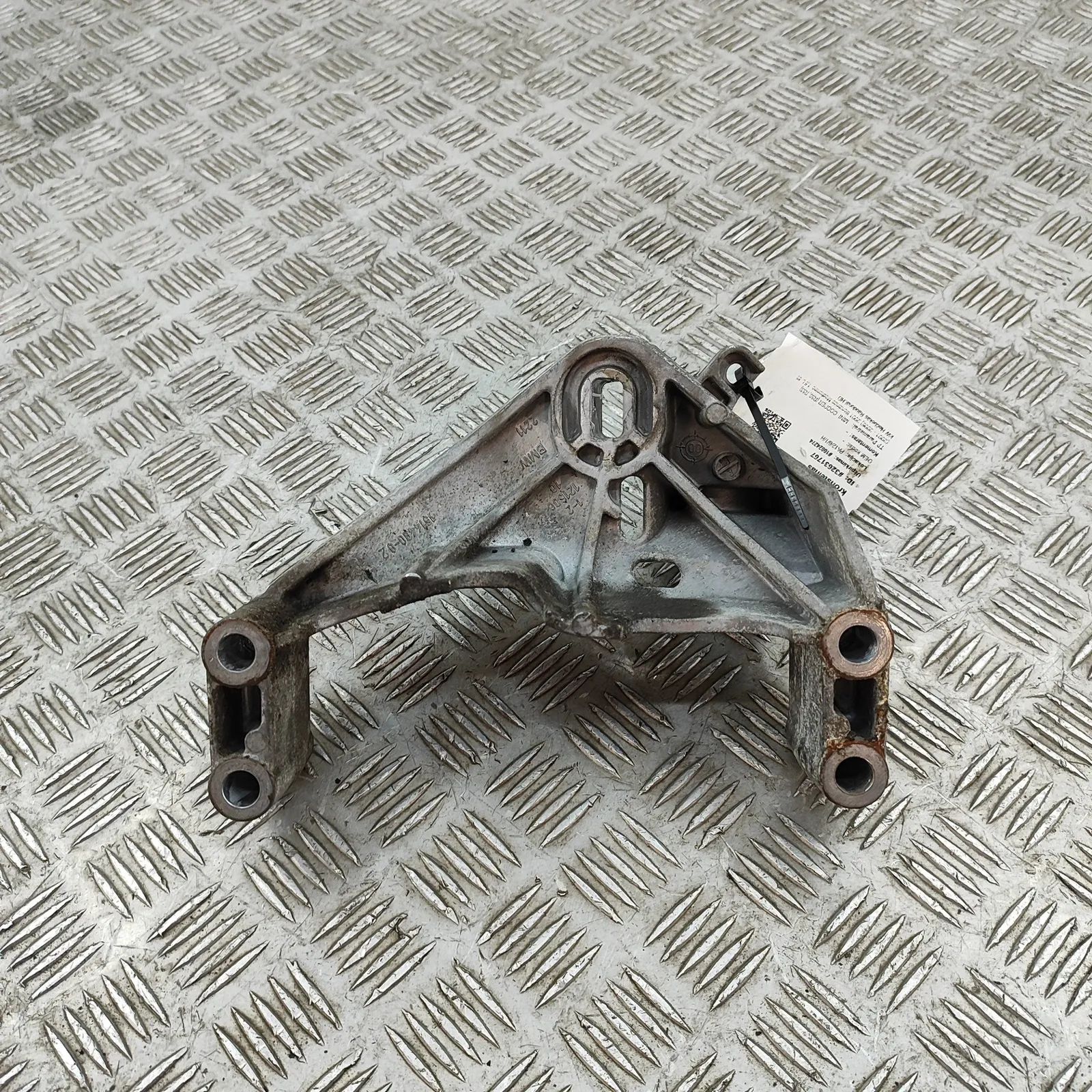 Mini One, Cooper (R50 / R52 / R53) Right Side Engine Bracket