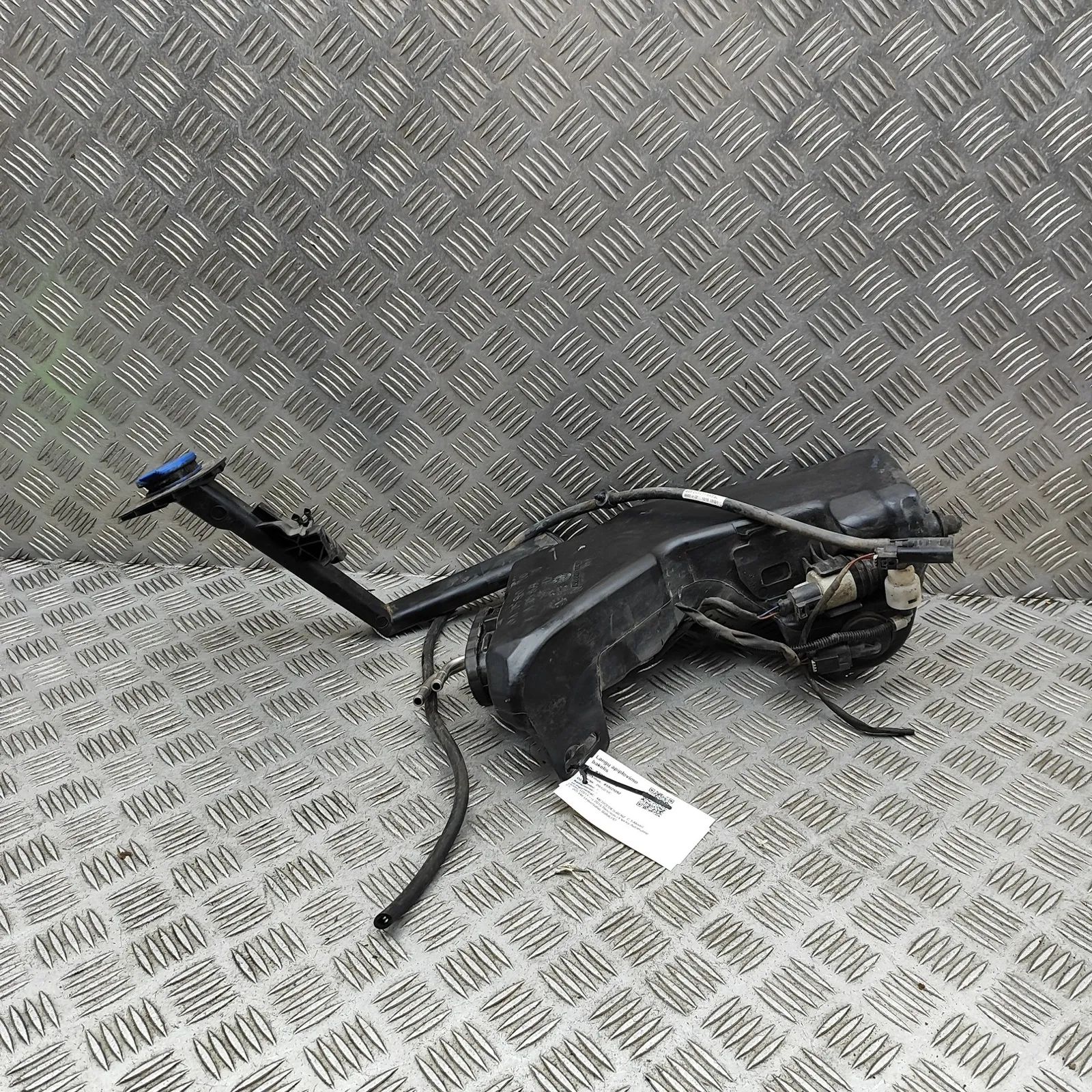 Mercedes-Benz A (W176) Window Washer Tank Window Washer Tank — MERCEDES BENZ C-CLASS (W20...