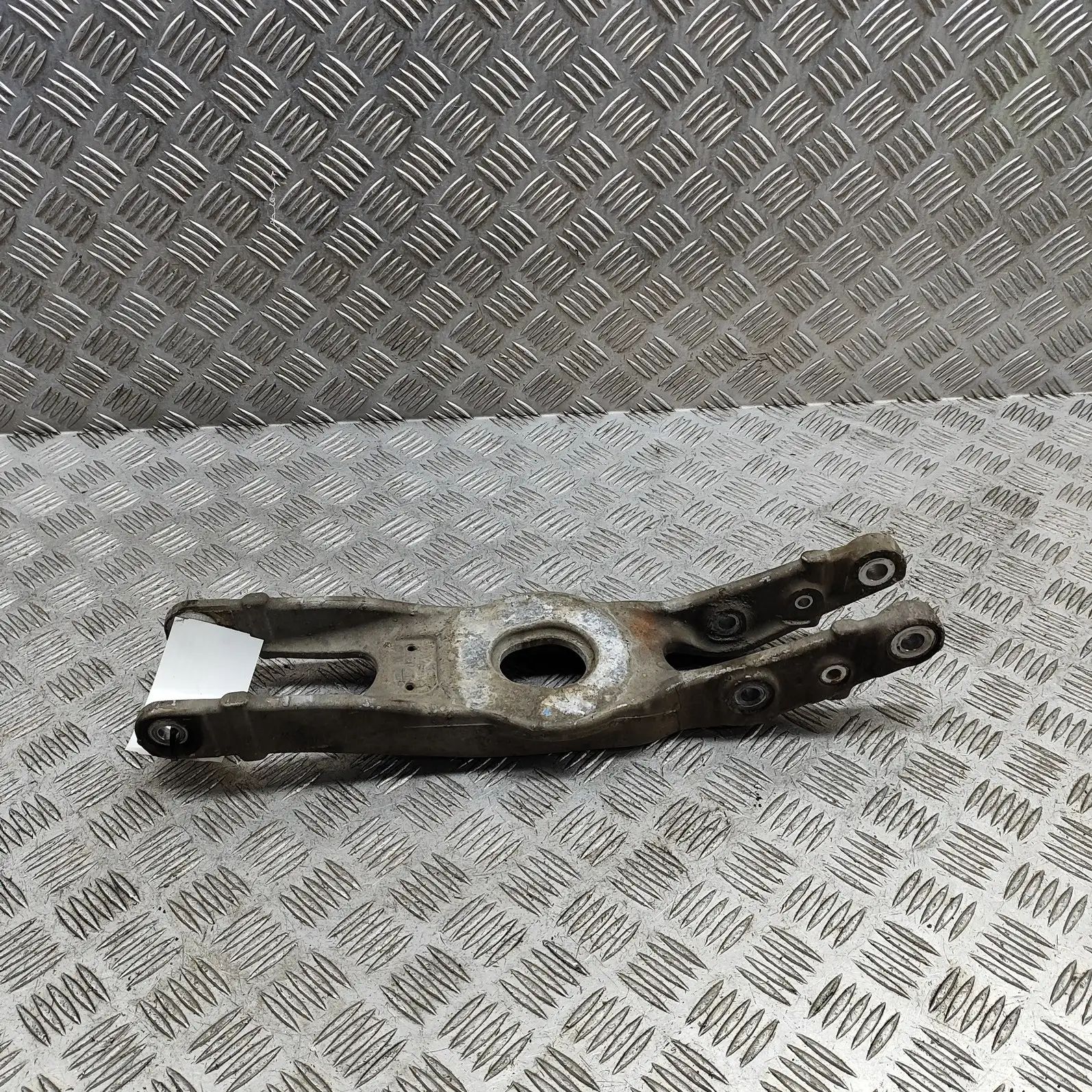 Mercedes-Benz A (W176) Rear Right Lower Control Arm Rear Right Lower Control Arm — MERCEDES BENZ C-...