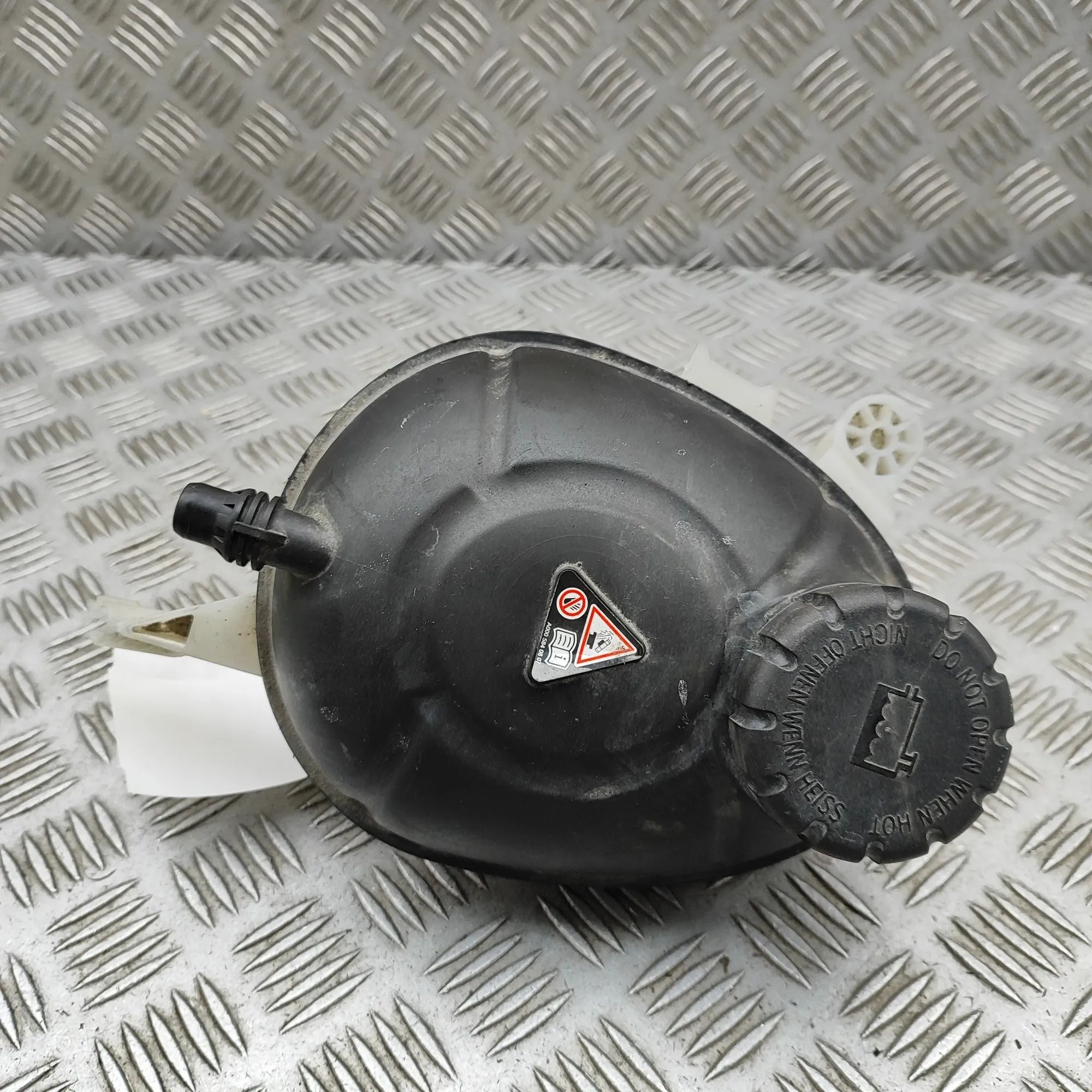 Mercedes-Benz A (W176) Expansion Tank Expansion tank — MERCEDES BENZ C-CLASS (W205) (...